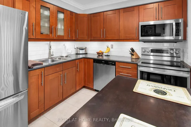 Additional property image - 400 Bloor St Unit 75