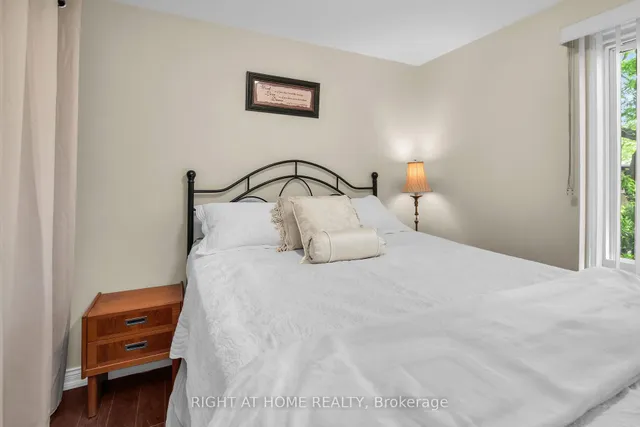 Additional property image - 400 Bloor St Unit 75