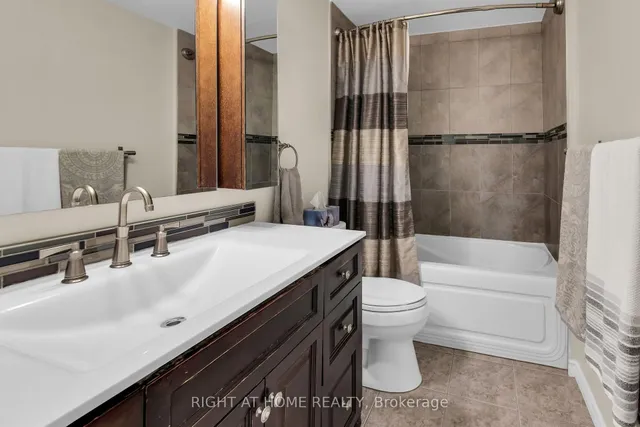 Additional property image - 400 Bloor St Unit 75