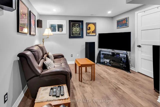 Additional property image - 400 Bloor St Unit 75