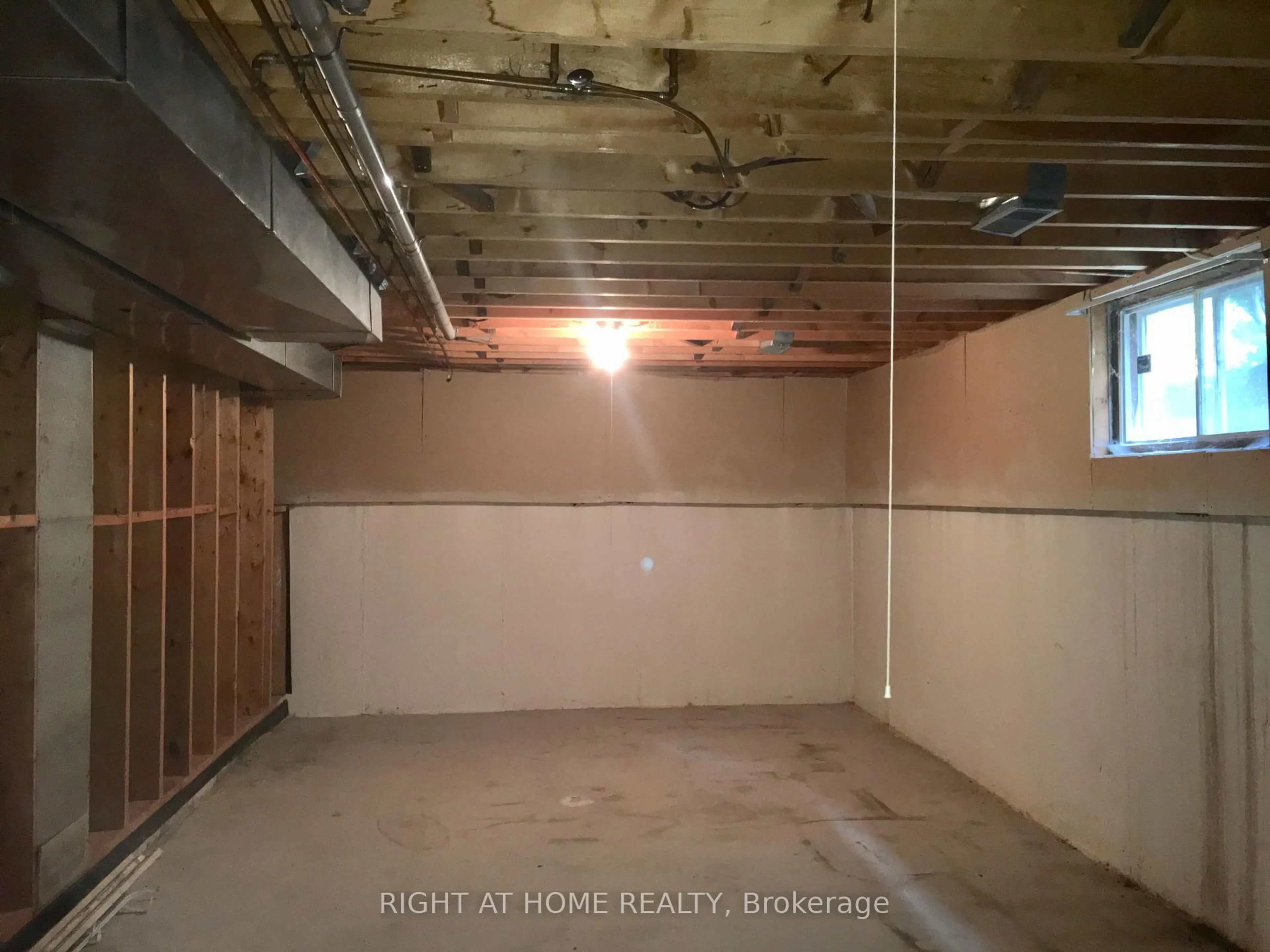 A pic of a room for 3668 Belvedere Cres, Mississauga Ontario L5L 3B4