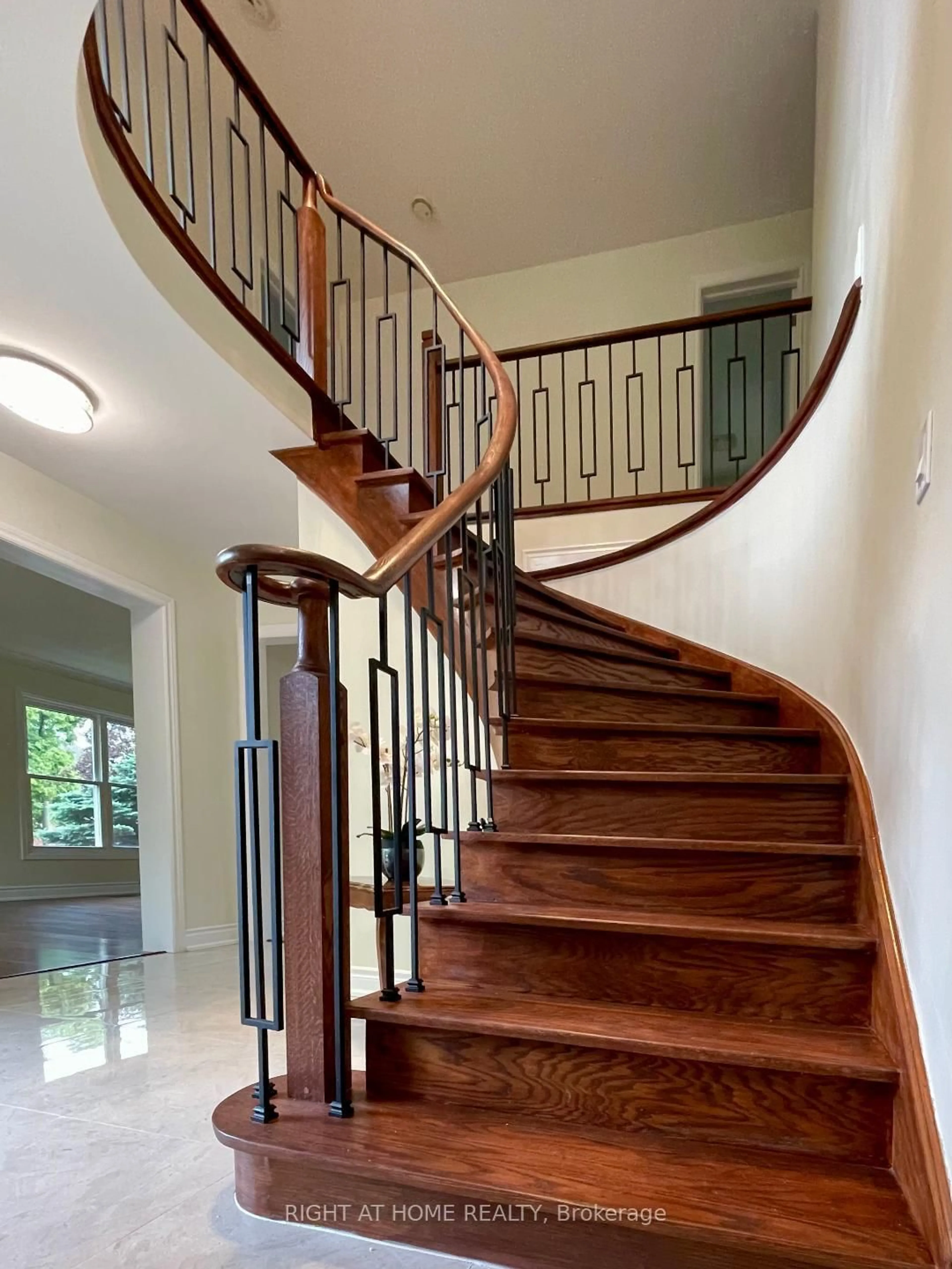 Stairs for 3668 Belvedere Cres, Mississauga Ontario L5L 3B4
