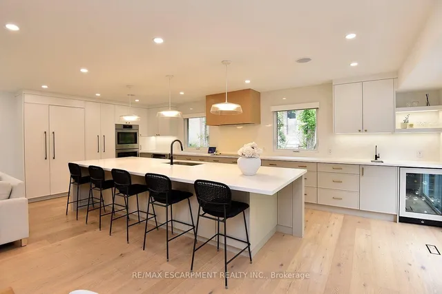 Additional property image - 290 Gardenview Dr