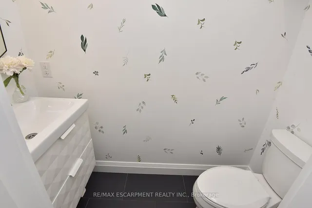 Additional property image - 290 Gardenview Dr