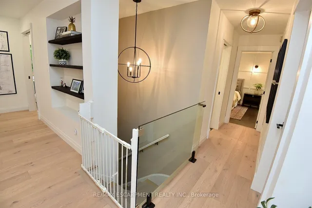 Additional property image - 290 Gardenview Dr