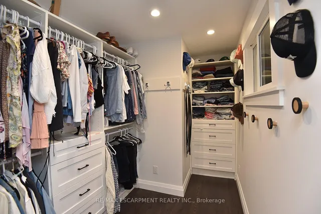 Additional property image - 290 Gardenview Dr