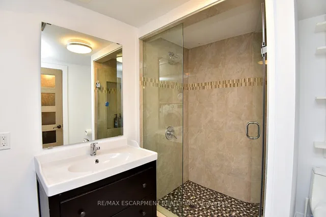 Additional property image - 290 Gardenview Dr