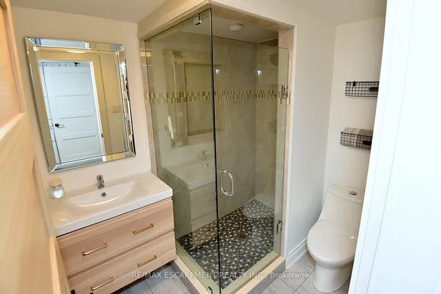 Additional property image - 290 Gardenview Dr