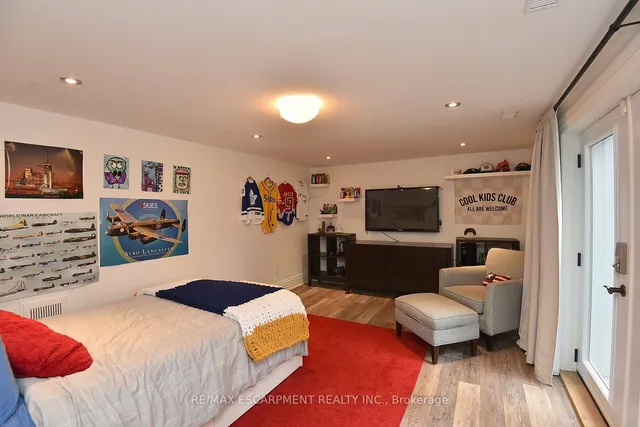 Additional property image - 290 Gardenview Dr