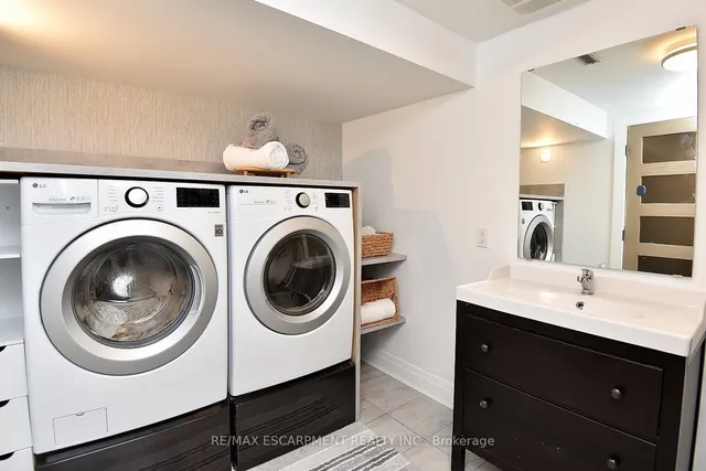 Additional property image - 290 Gardenview Dr
