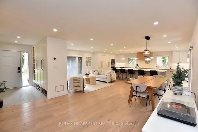 Additional property image - 290 Gardenview Dr