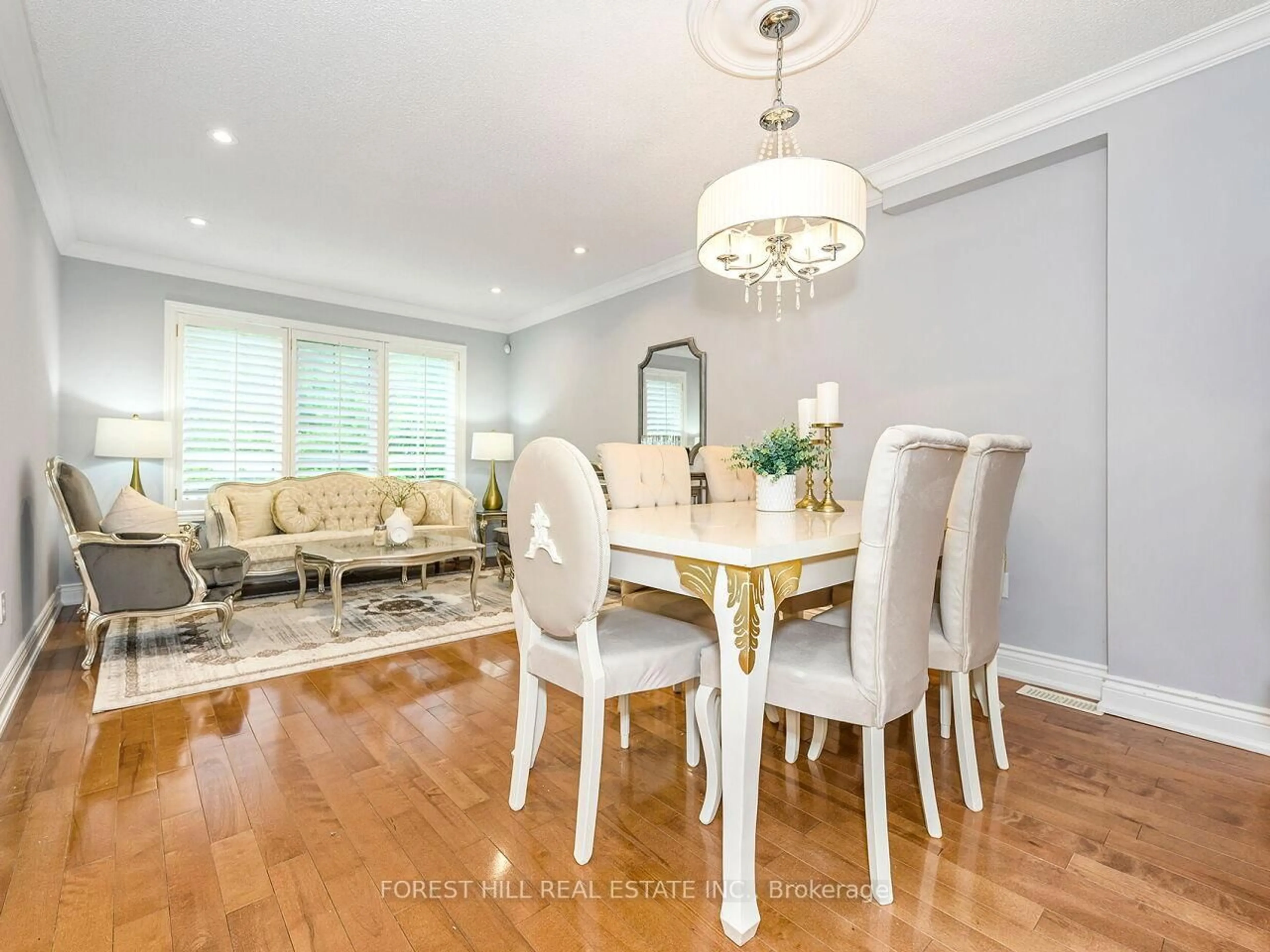 Dining room, wood/laminate floor for 1575 Samuelson Cres, Mississauga Ontario L5N 8A2
