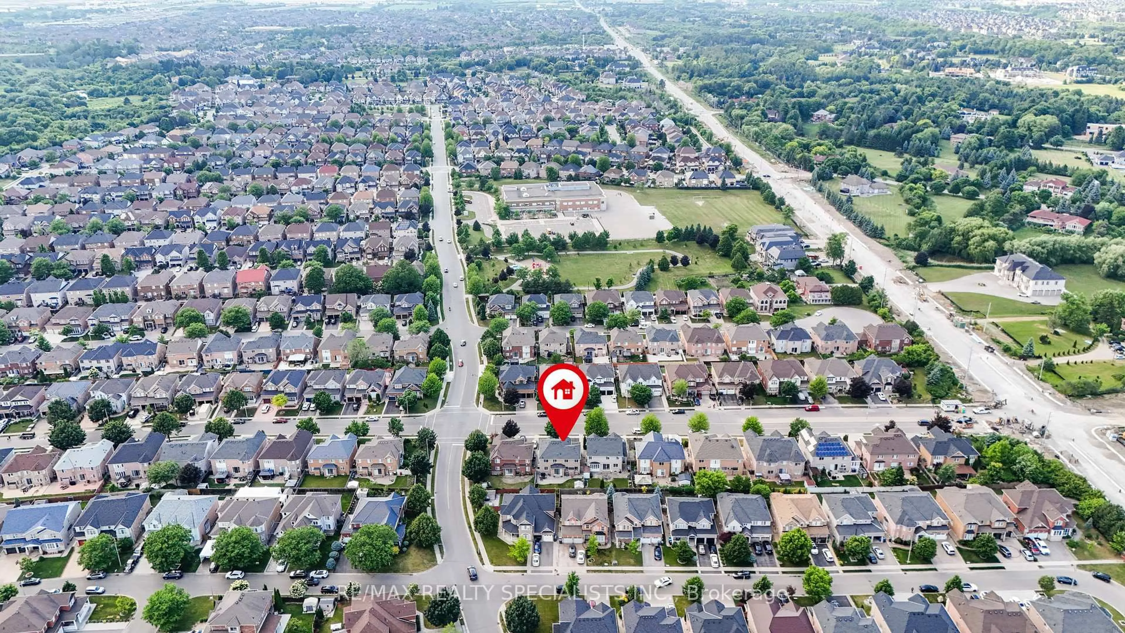 A pic from outside/outdoor area/front of a property/back of a property/a pic from drone, street for 15 Latania Blvd, Brampton Ontario L6P 1S8