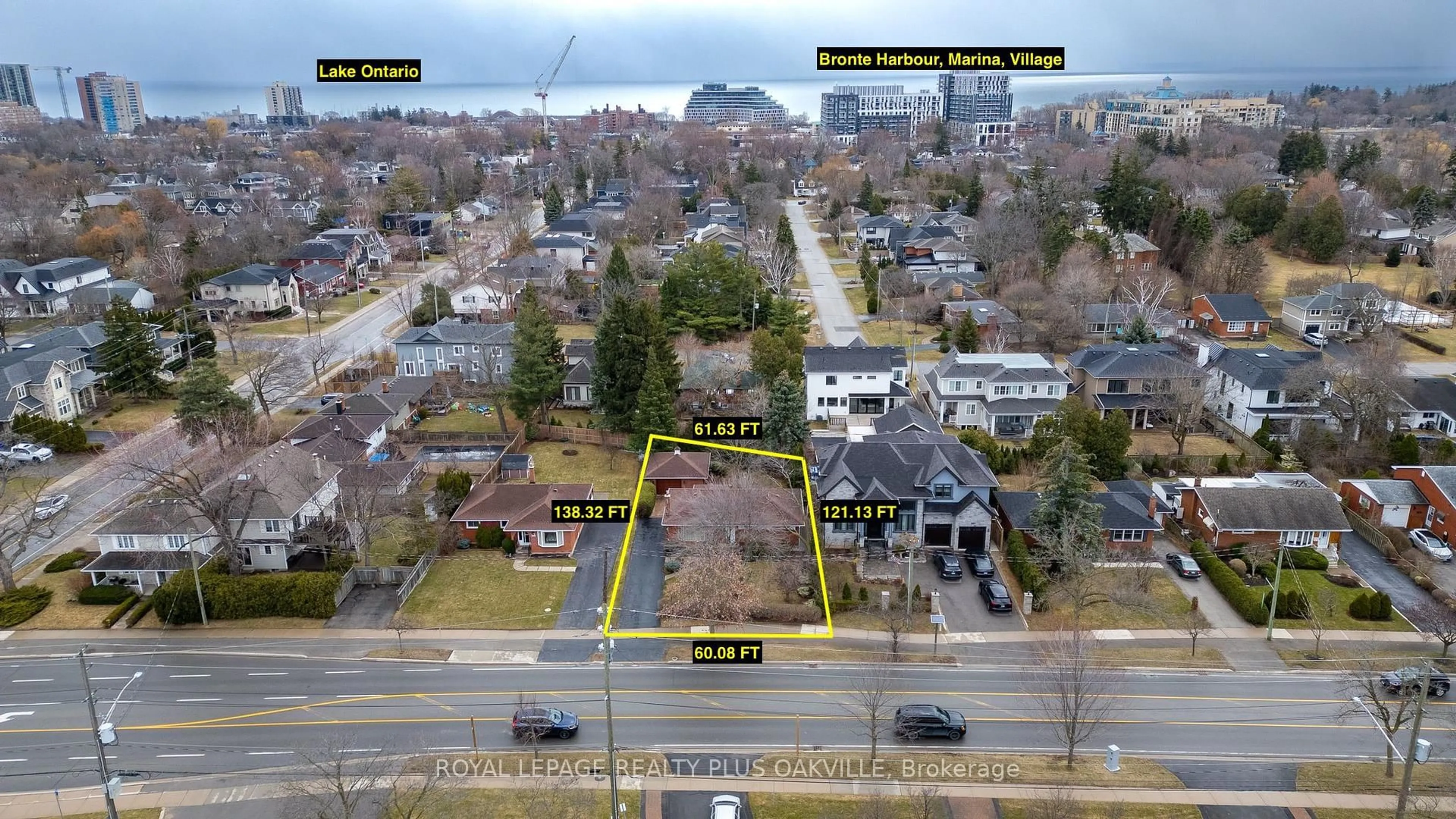 A pic from outside/outdoor area/front of a property/back of a property/a pic from drone, street for 2416 Rebecca St, Oakville Ontario L6L 2B2