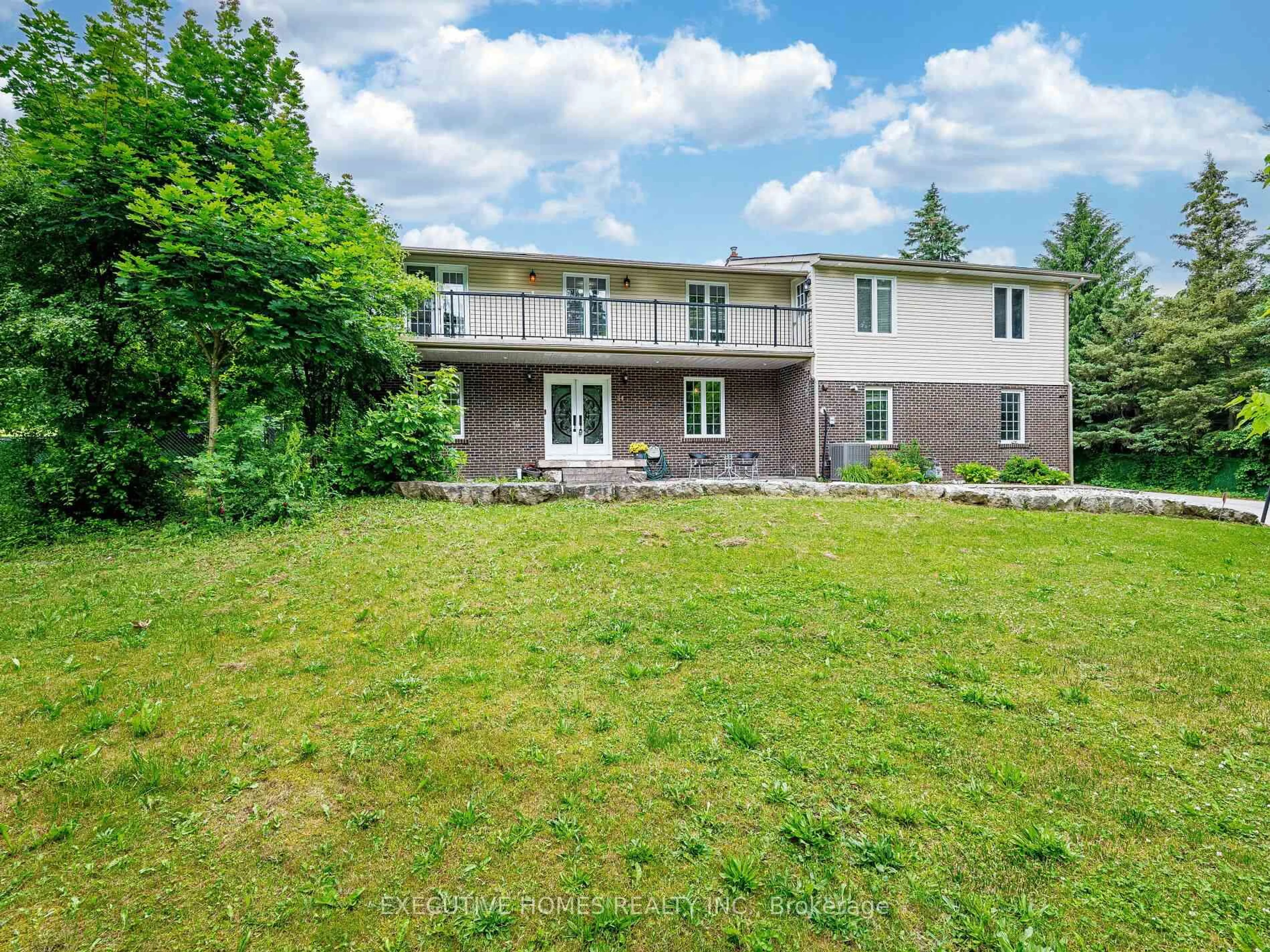 A pic from outside/outdoor area/front of a property/back of a property/a pic from drone, unknown for 34 Kennedy Rd, Caledon Ontario L7C 2A7