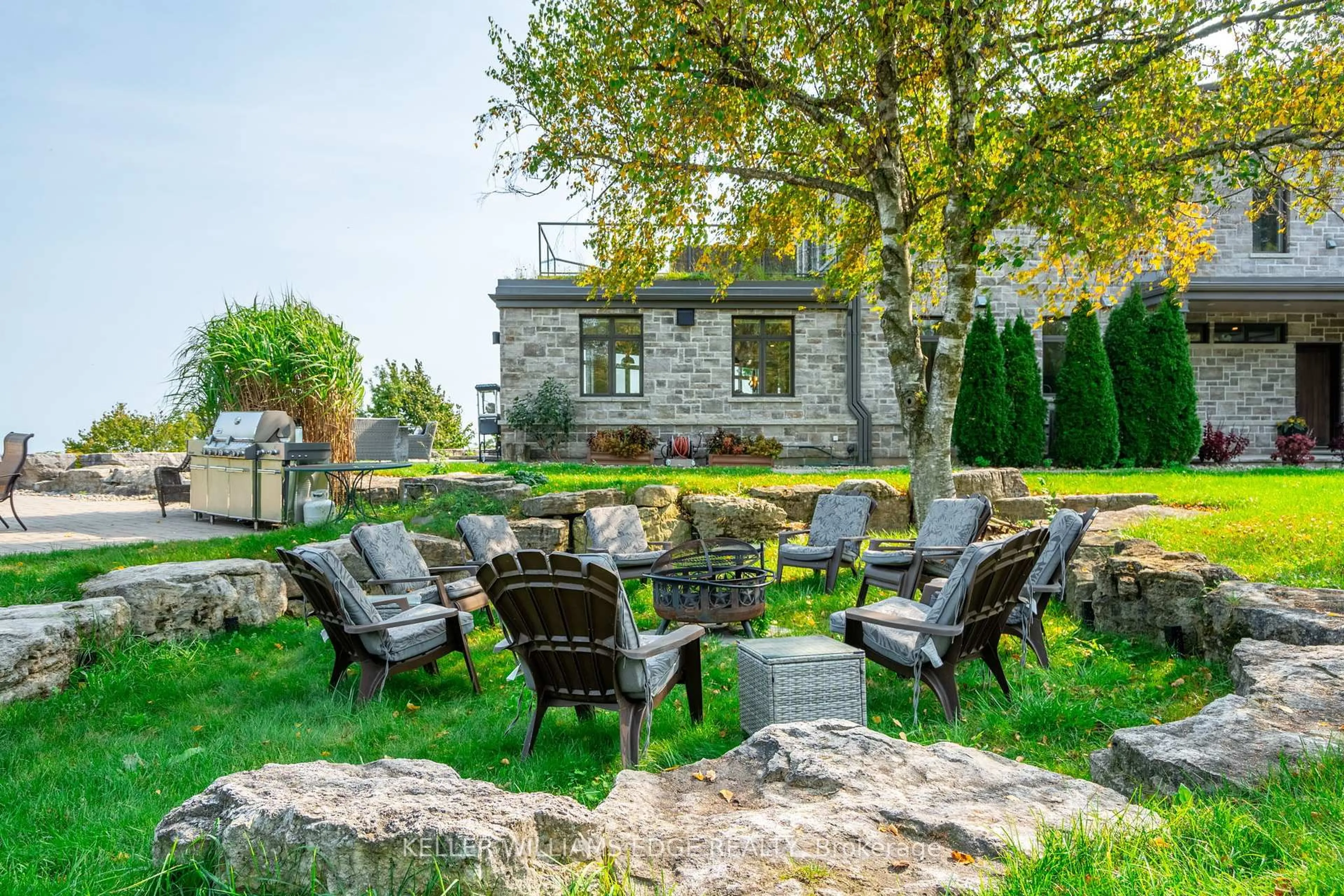 Patio, unknown for 5500 Steeles Ave, Milton Ontario L9T 2Y1