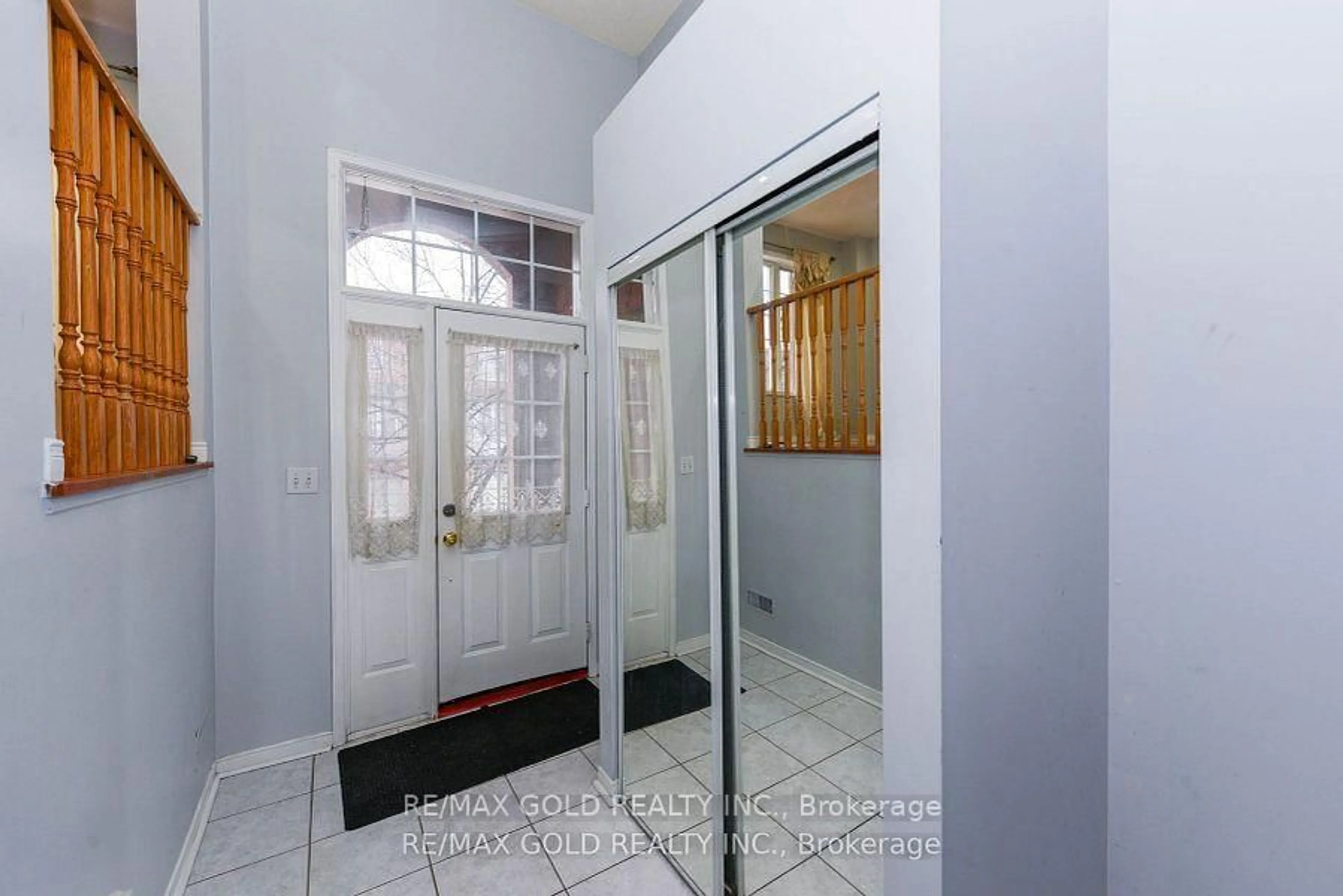 Indoor entryway for 170 Havelock Dr #21, Brampton Ontario L6W 4T3