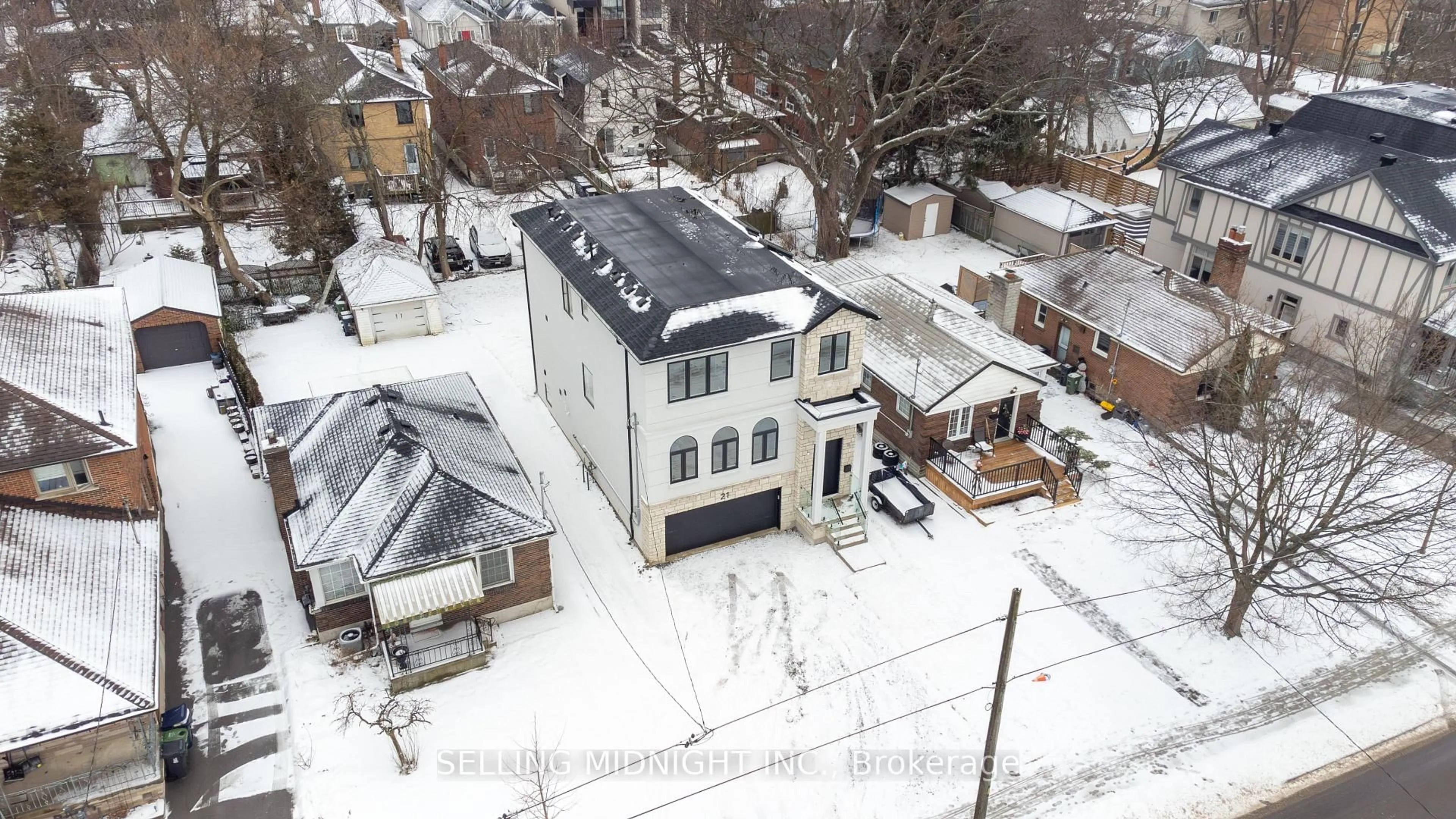 A pic from outside/outdoor area/front of a property/back of a property/a pic from drone, building for 21 Murrie St, Toronto Ontario M8V 1X6
