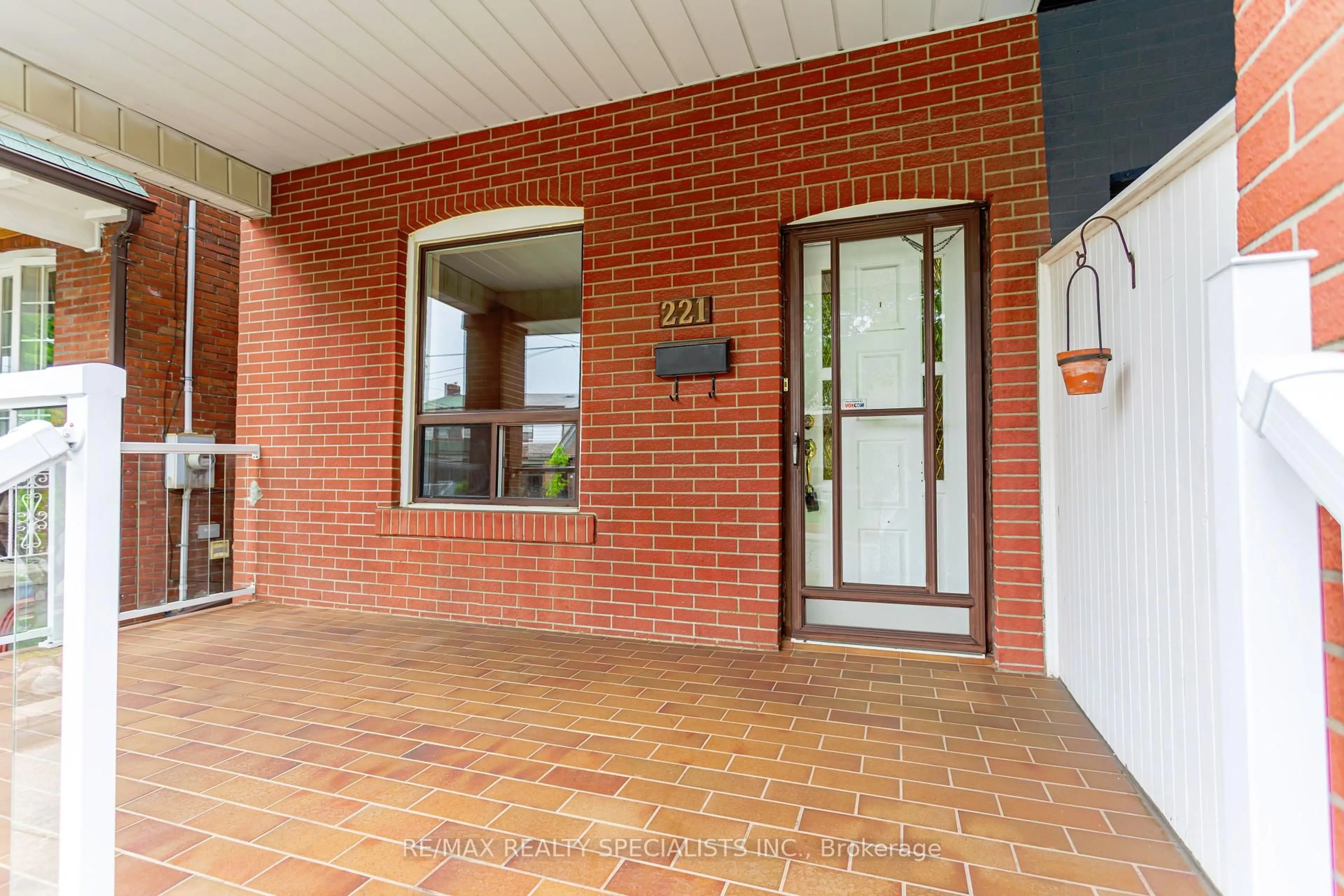 Unknown for 221 Earlscourt Ave, Toronto Ontario M6E 4B4