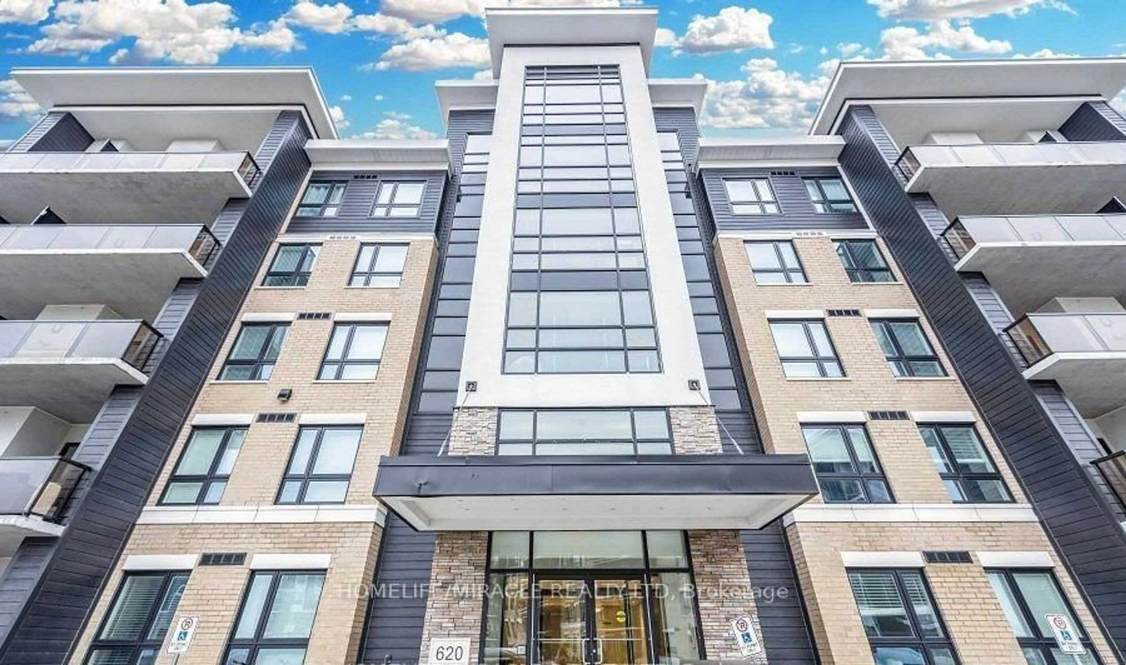Indoor foyer for 620 Sauve St #506, Milton Ontario L9T 9A5