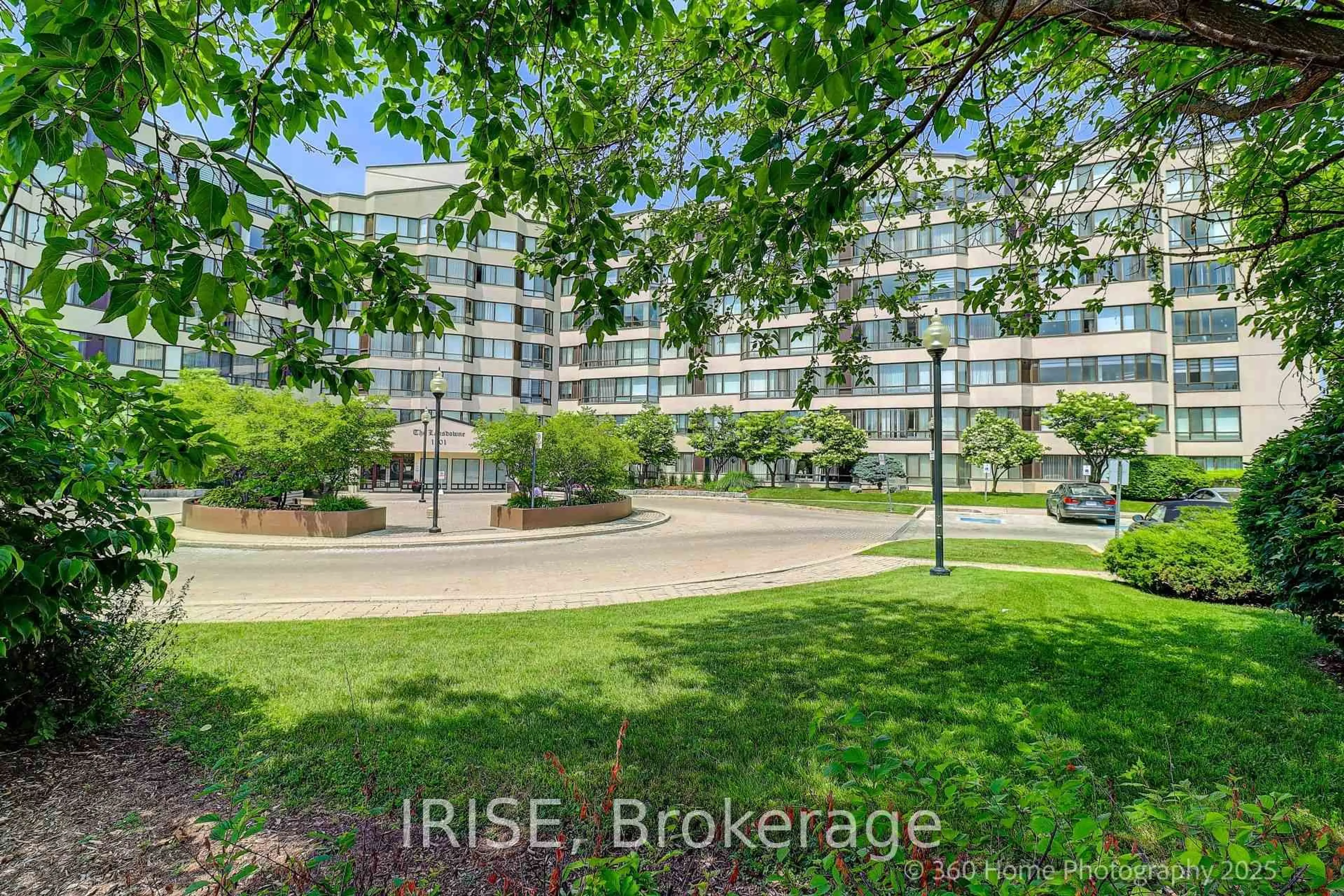 Unknown for 1001 Cedarglen Gate #307, Mississauga Ontario L5C 4R2