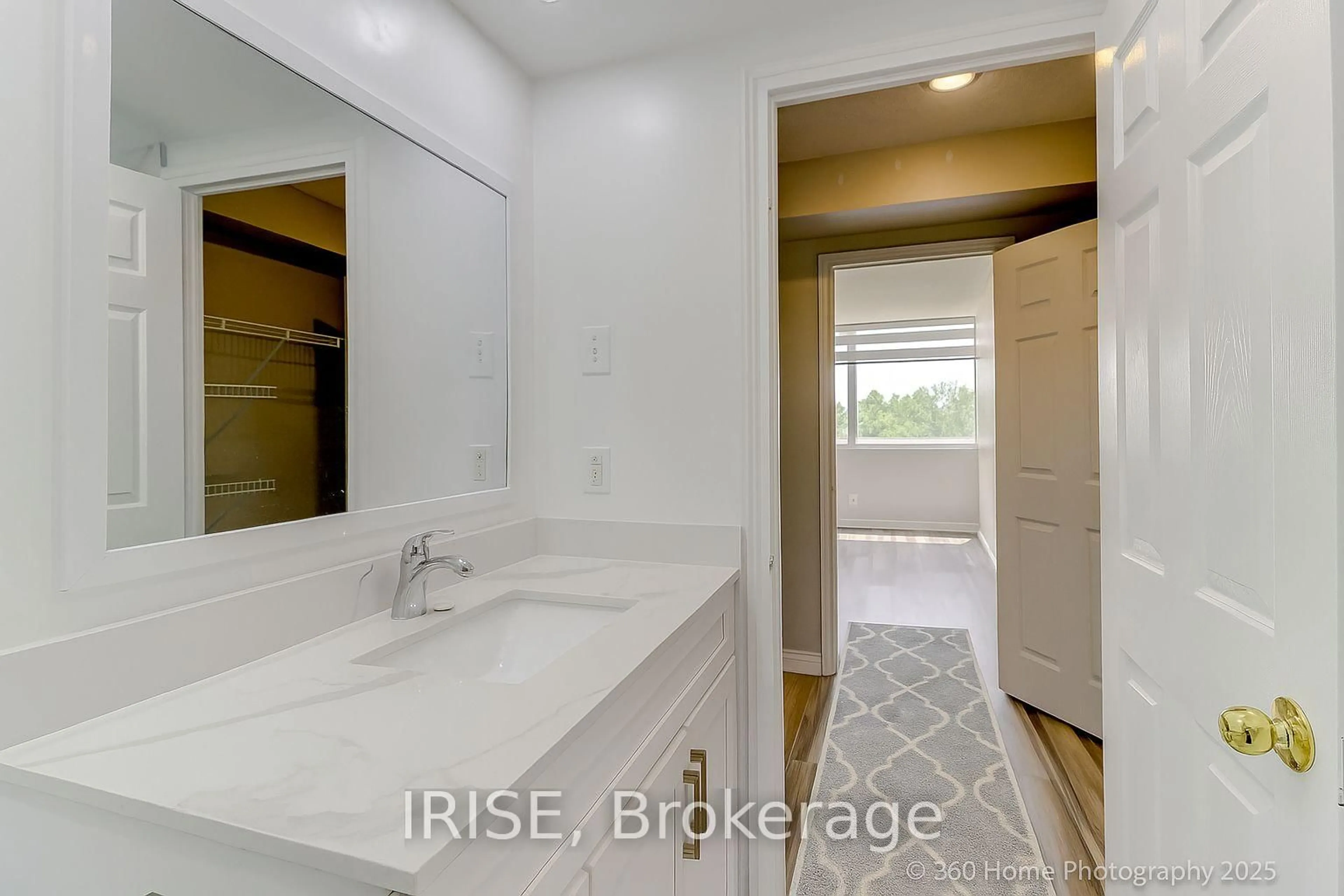Unknown for 1001 Cedarglen Gate #307, Mississauga Ontario L5C 4R2