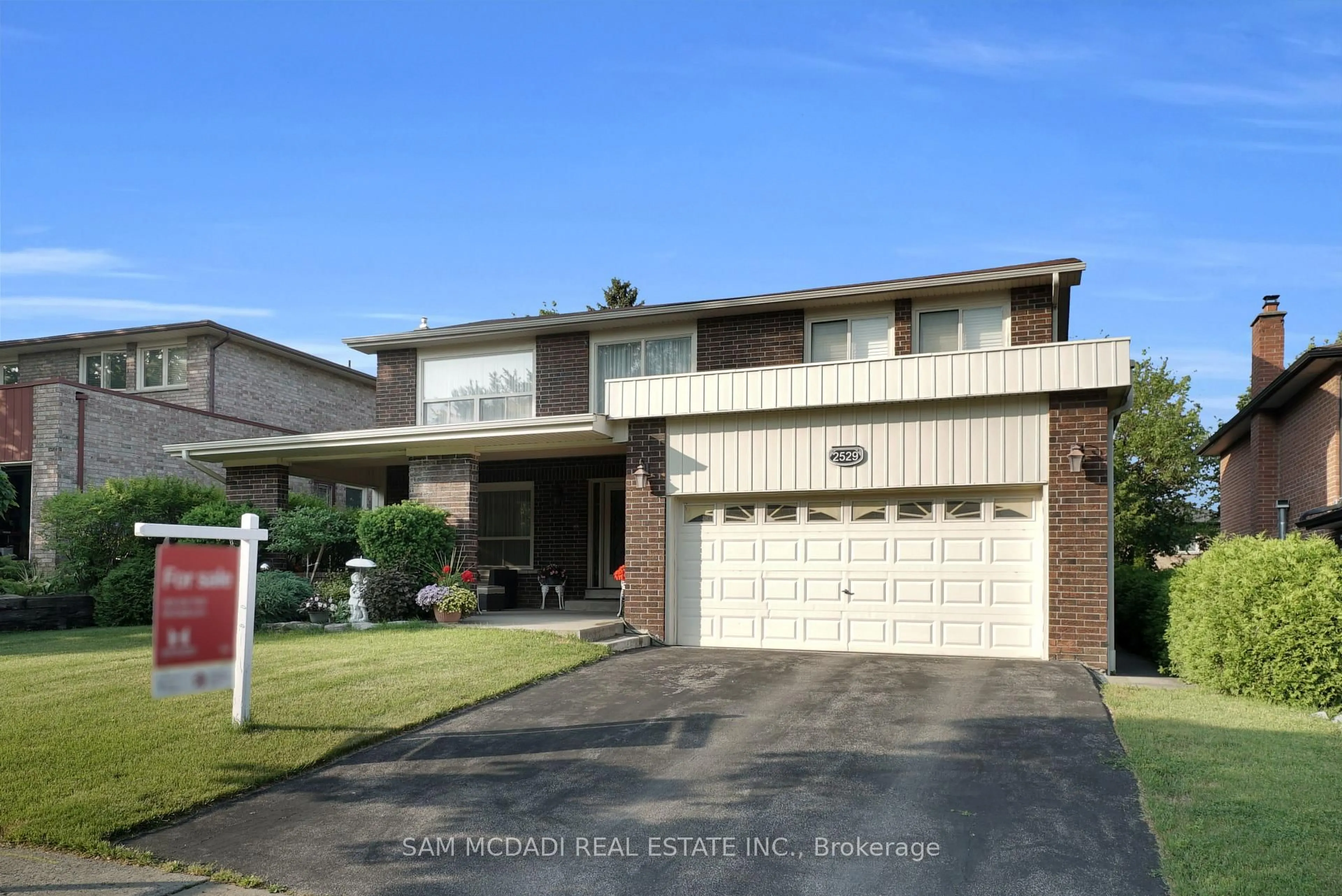 Home with brick exterior material, street for 2529 Claymore Cres, Mississauga Ontario L5C 3A2
