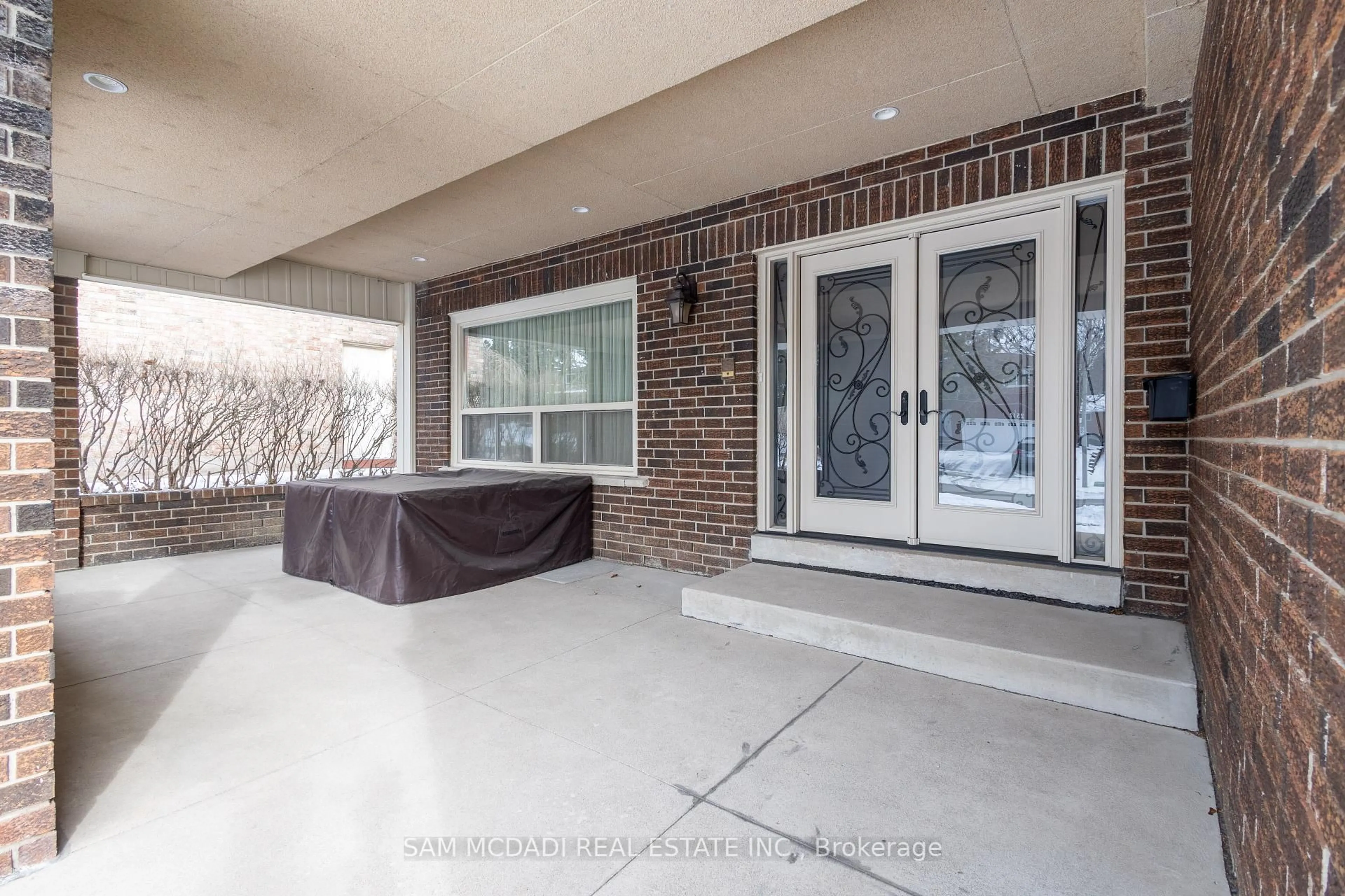 Patio, unknown for 2529 Claymore Cres, Mississauga Ontario L5C 3A2