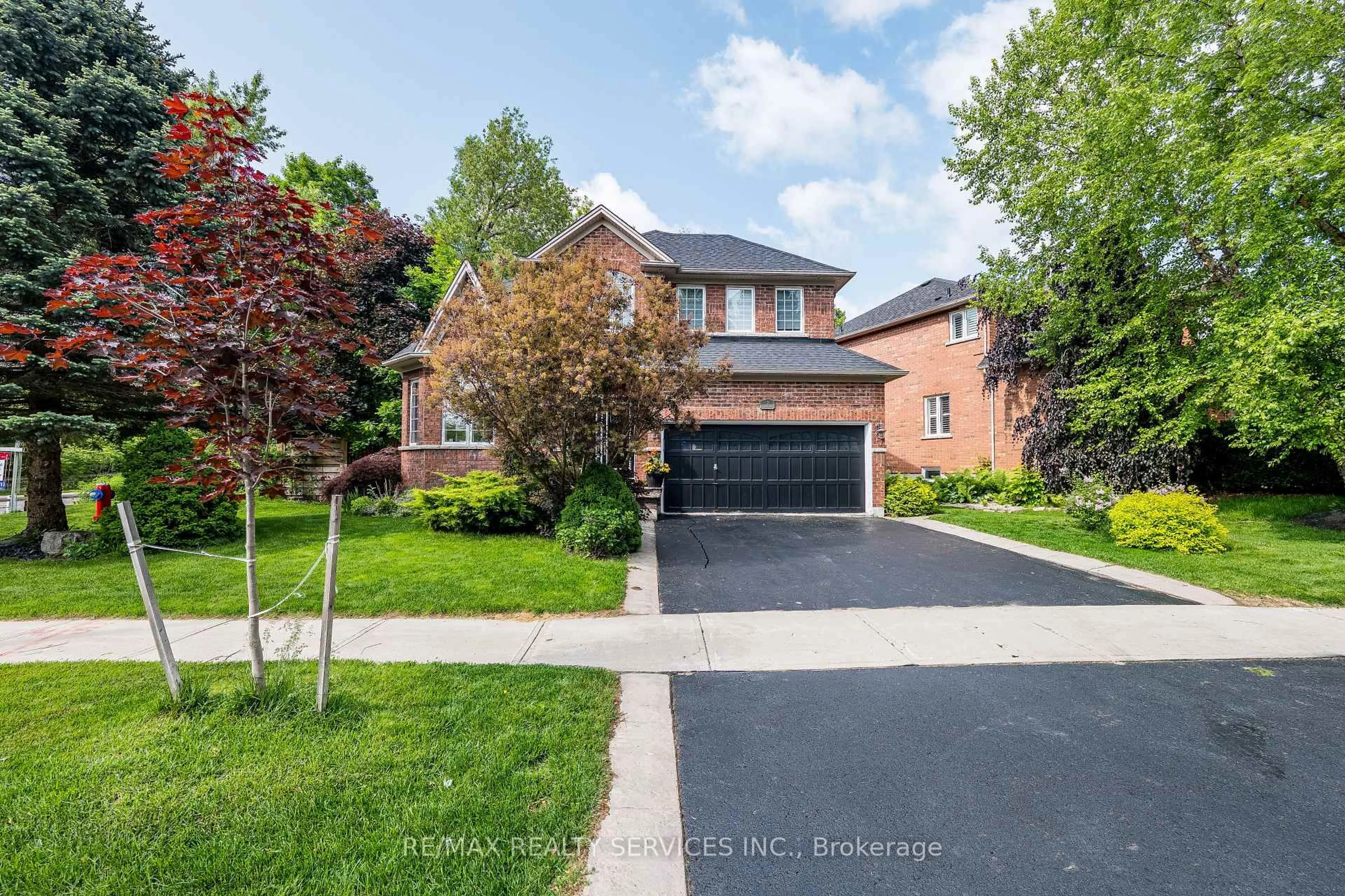 Home with brick exterior material, street for 2 Putney Rd, Caledon Ontario L7C 1R4