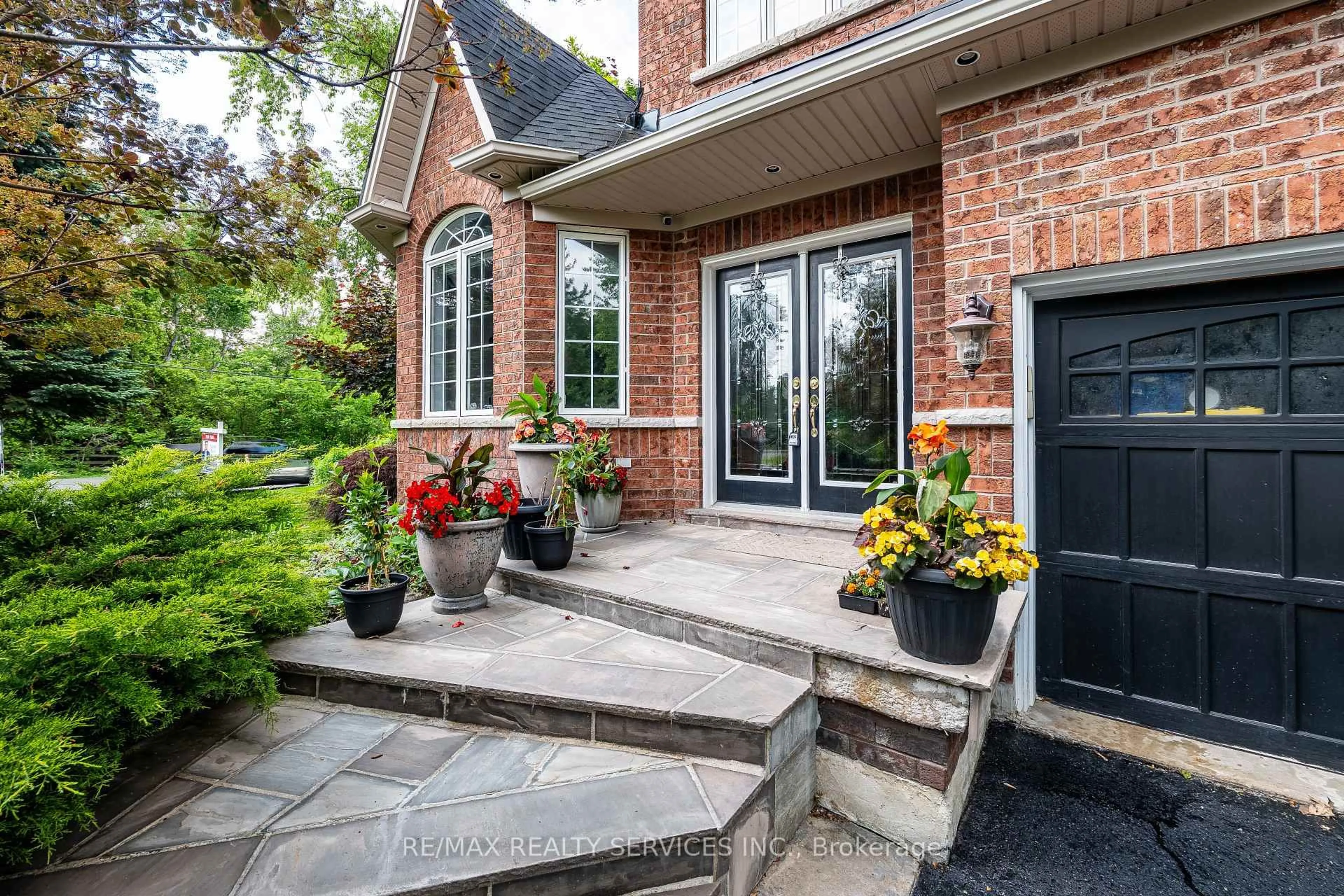 Home with brick exterior material, street for 2 Putney Rd, Caledon Ontario L7C 1R4