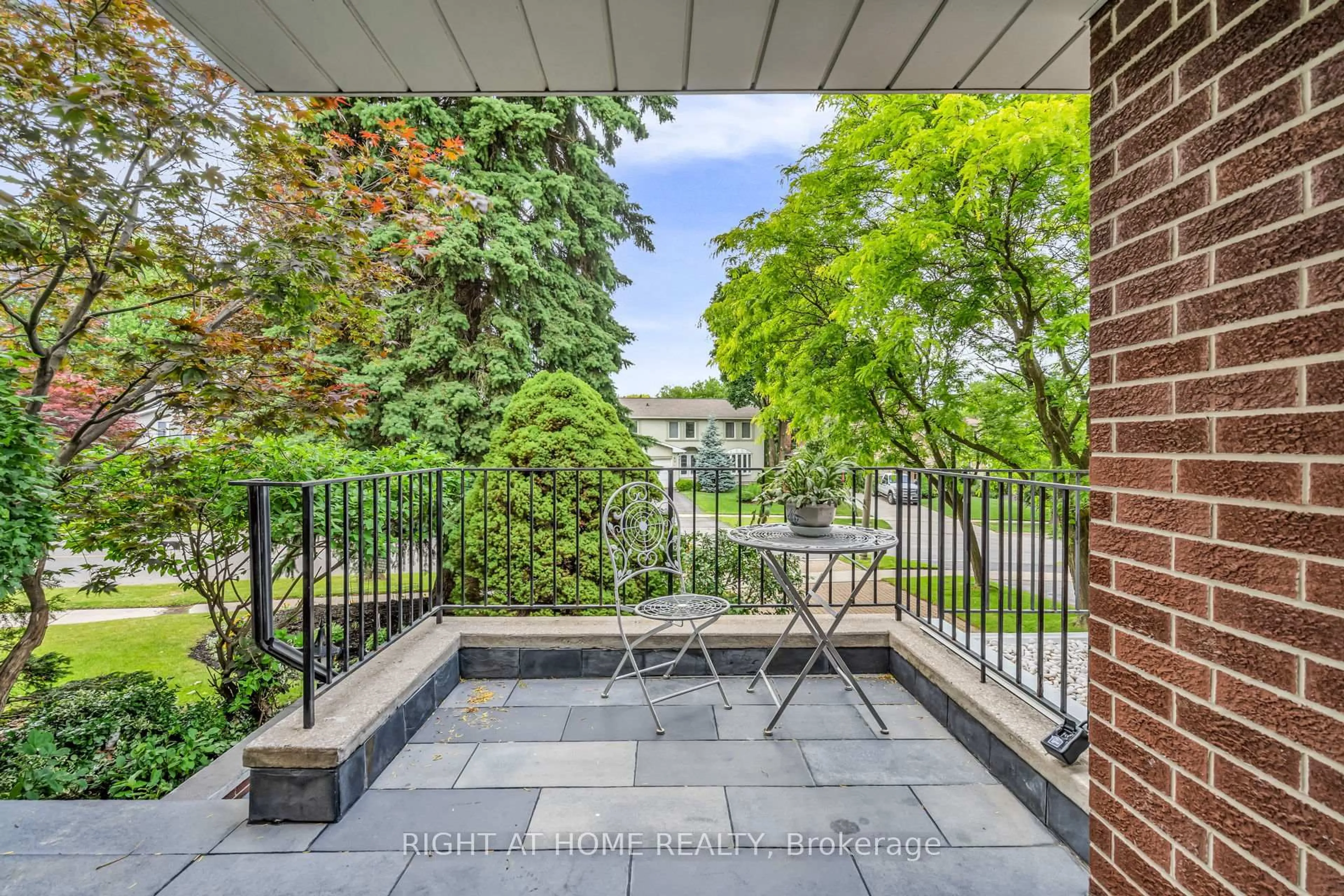 Patio, street for 5 Poplar Heights Dr, Toronto Ontario M9A 5A1