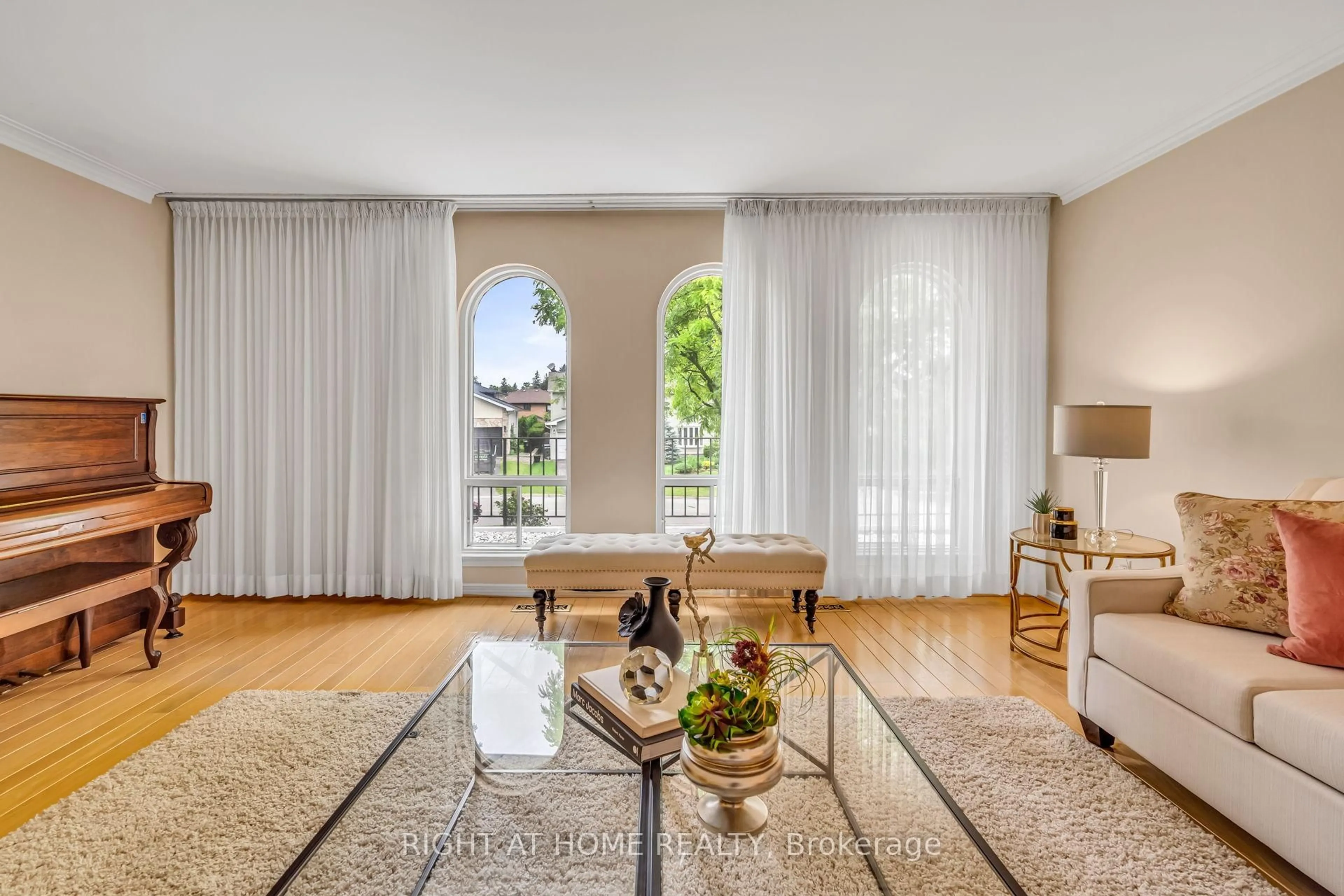 Living room with furniture, unknown for 5 Poplar Heights Dr, Toronto Ontario M9A 5A1