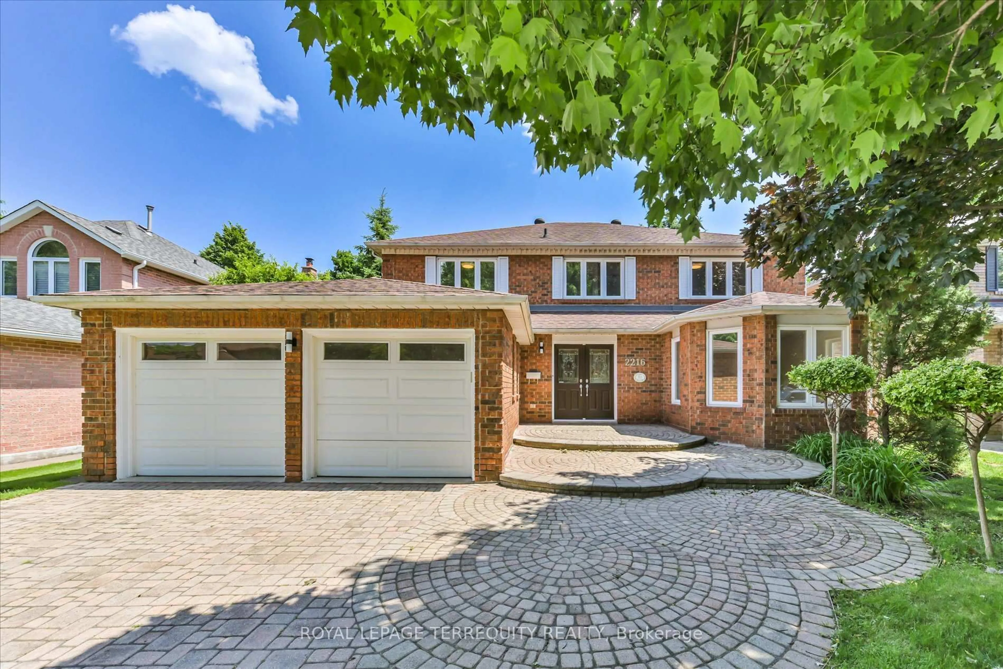 Home with brick exterior material, street for 2216 Dunvegan Ave, Oakville Ontario L6J 6P7