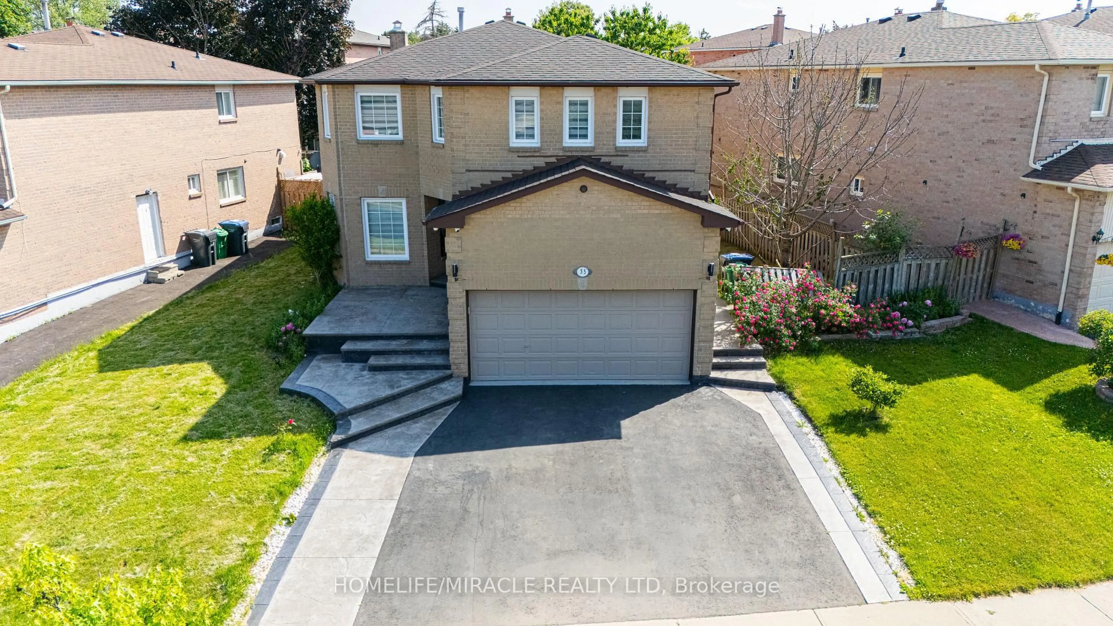 A pic from outside/outdoor area/front of a property/back of a property/a pic from drone, street for 55 Castlehill Rd, Brampton Ontario L6X 4C9