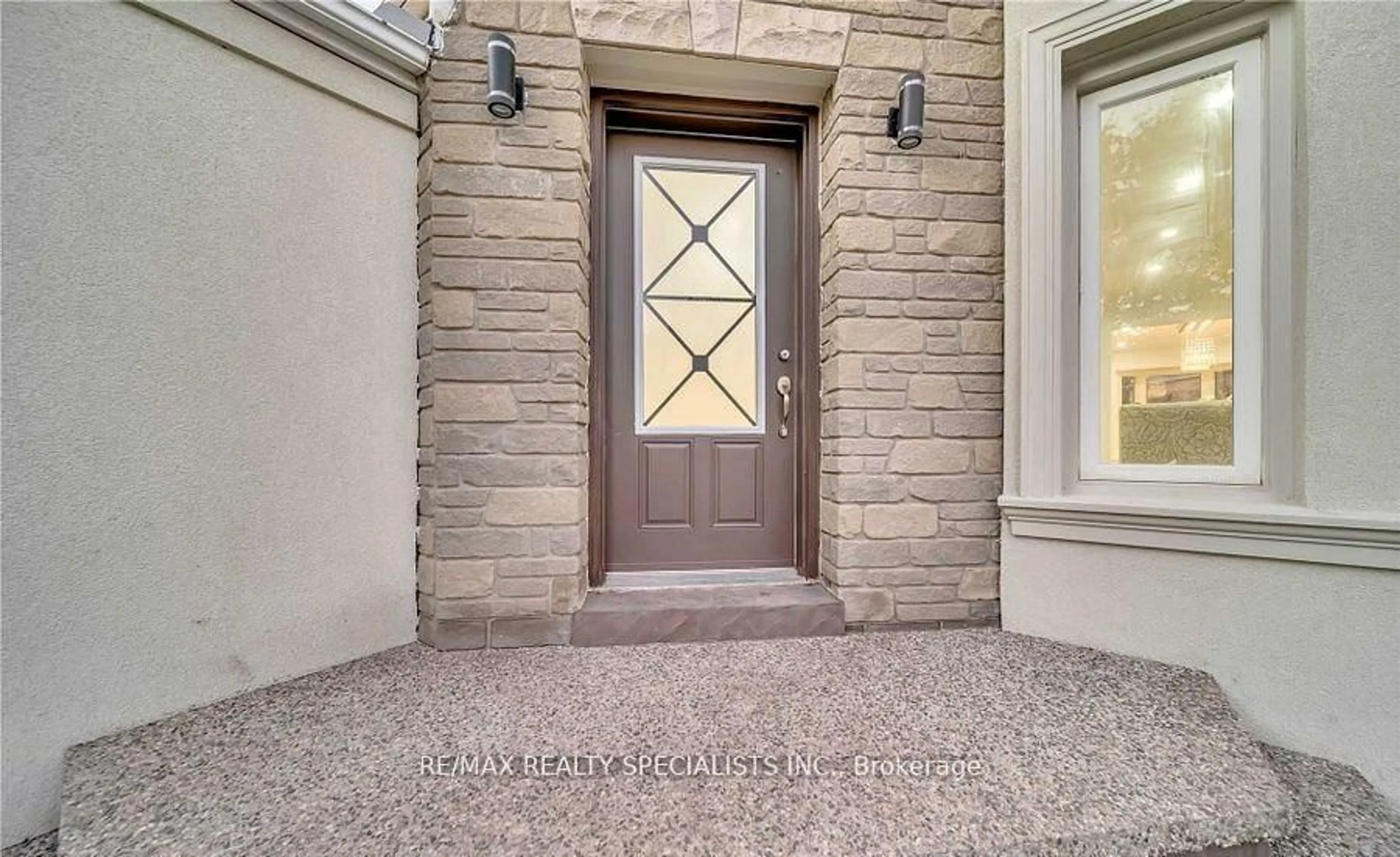 Indoor entryway for 70 Pleasant Valley Pl, Brampton Ontario L6R 5R9