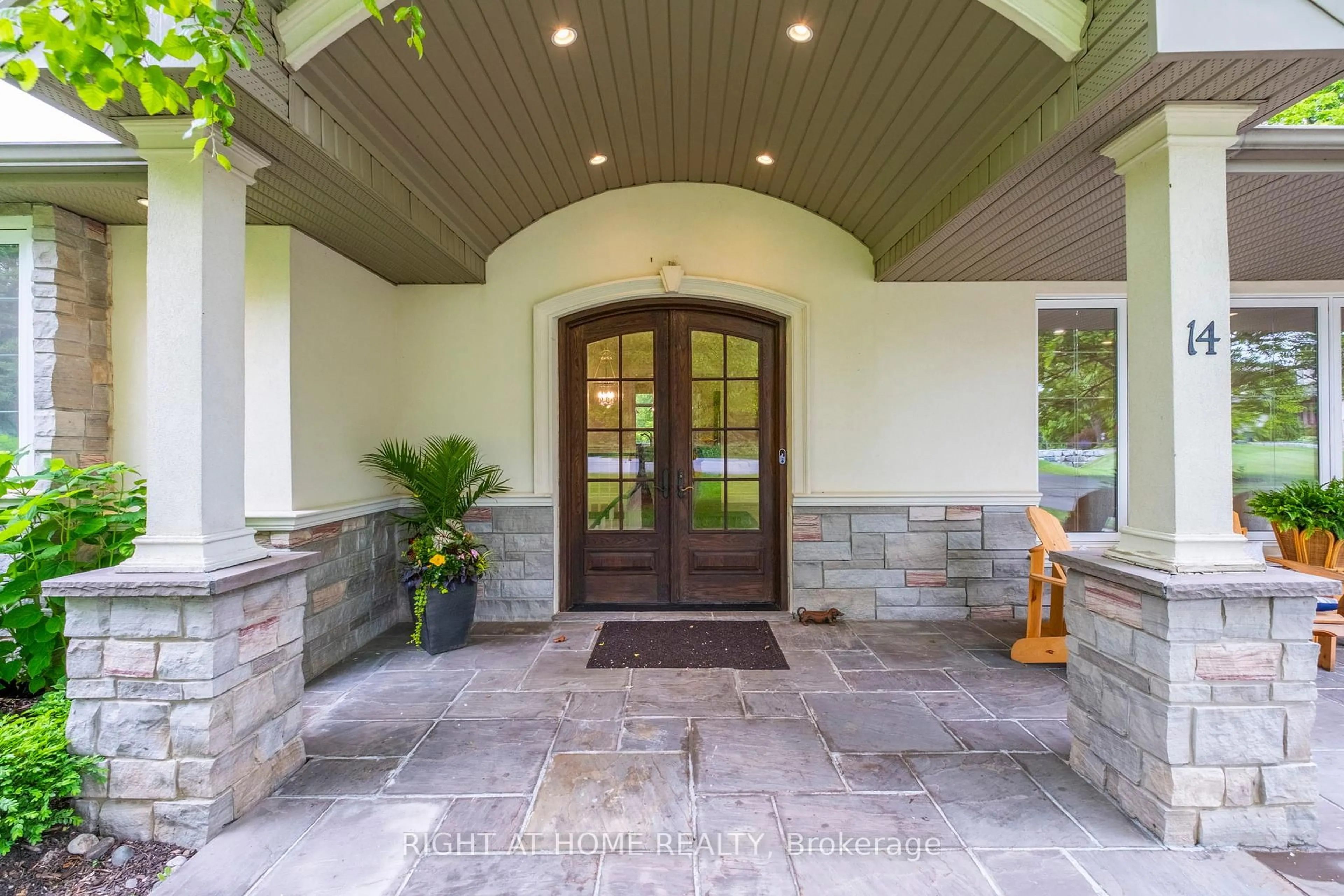 Indoor entryway for 14 Mcbride Crt, Caledon Ontario L7E 0A4