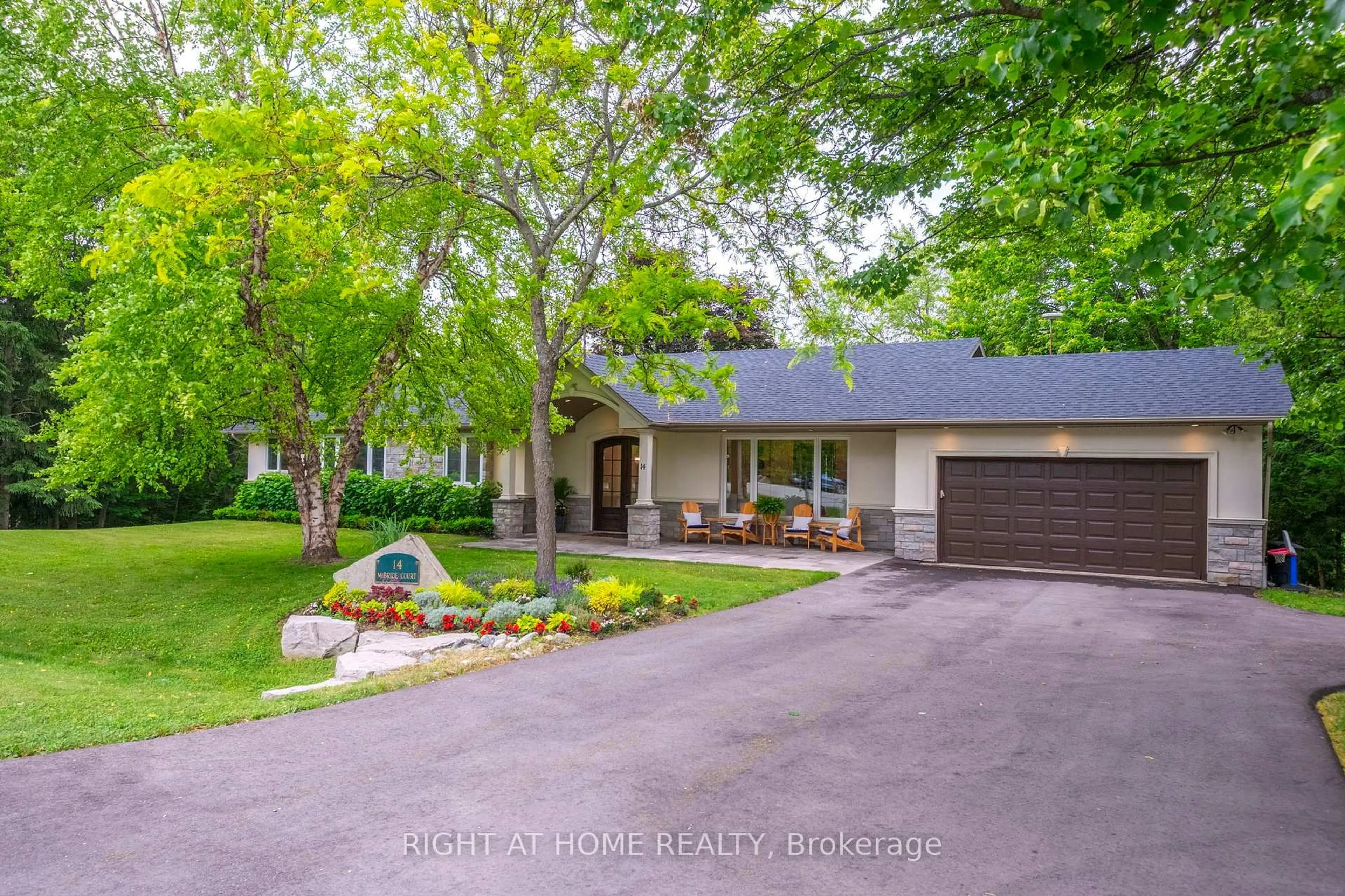 A pic from outside/outdoor area/front of a property/back of a property/a pic from drone, street for 14 Mcbride Crt, Caledon Ontario L7E 0A4