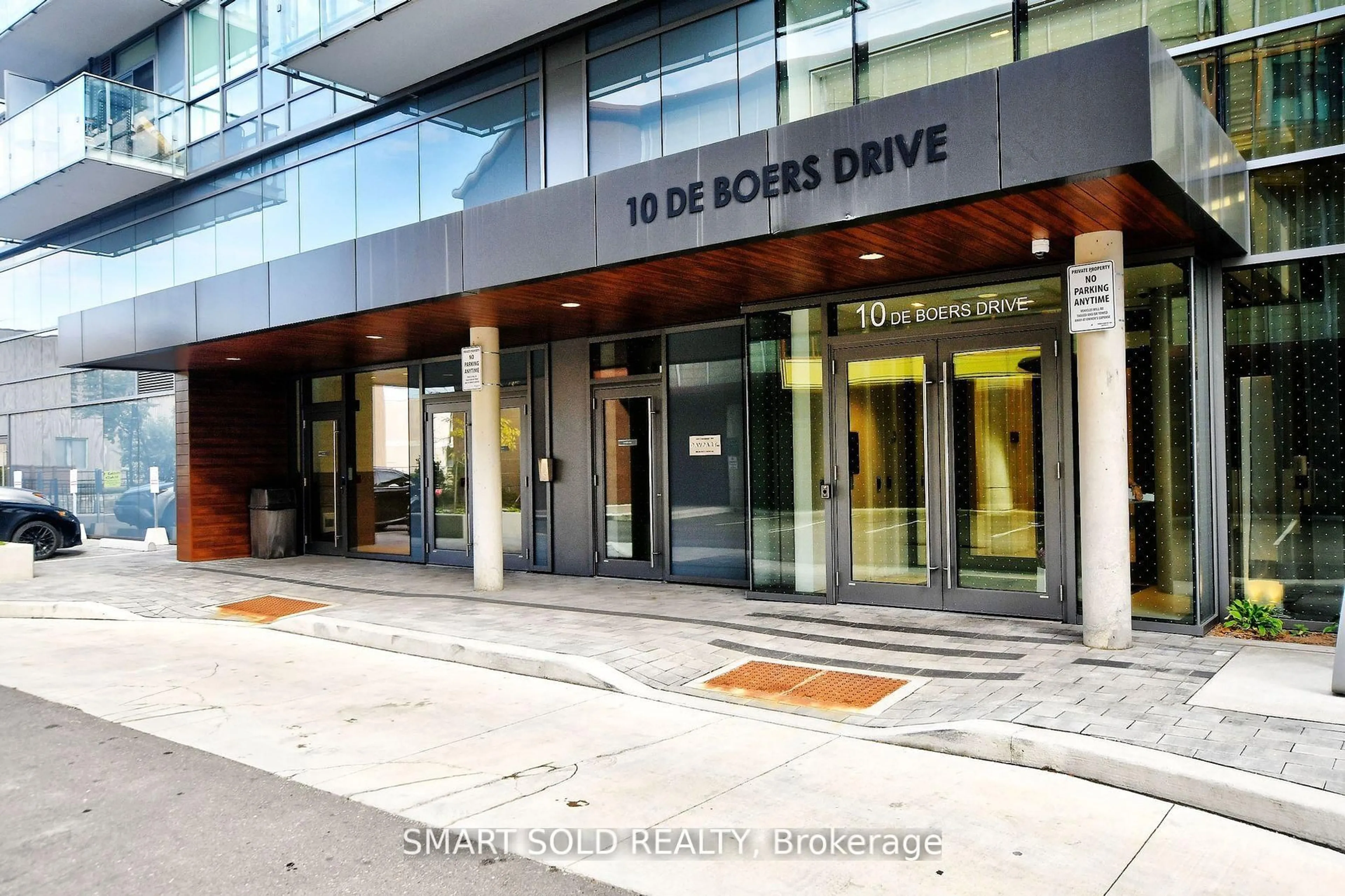Indoor foyer for 10 De Boers Dr #302, Toronto Ontario M3J 0L6