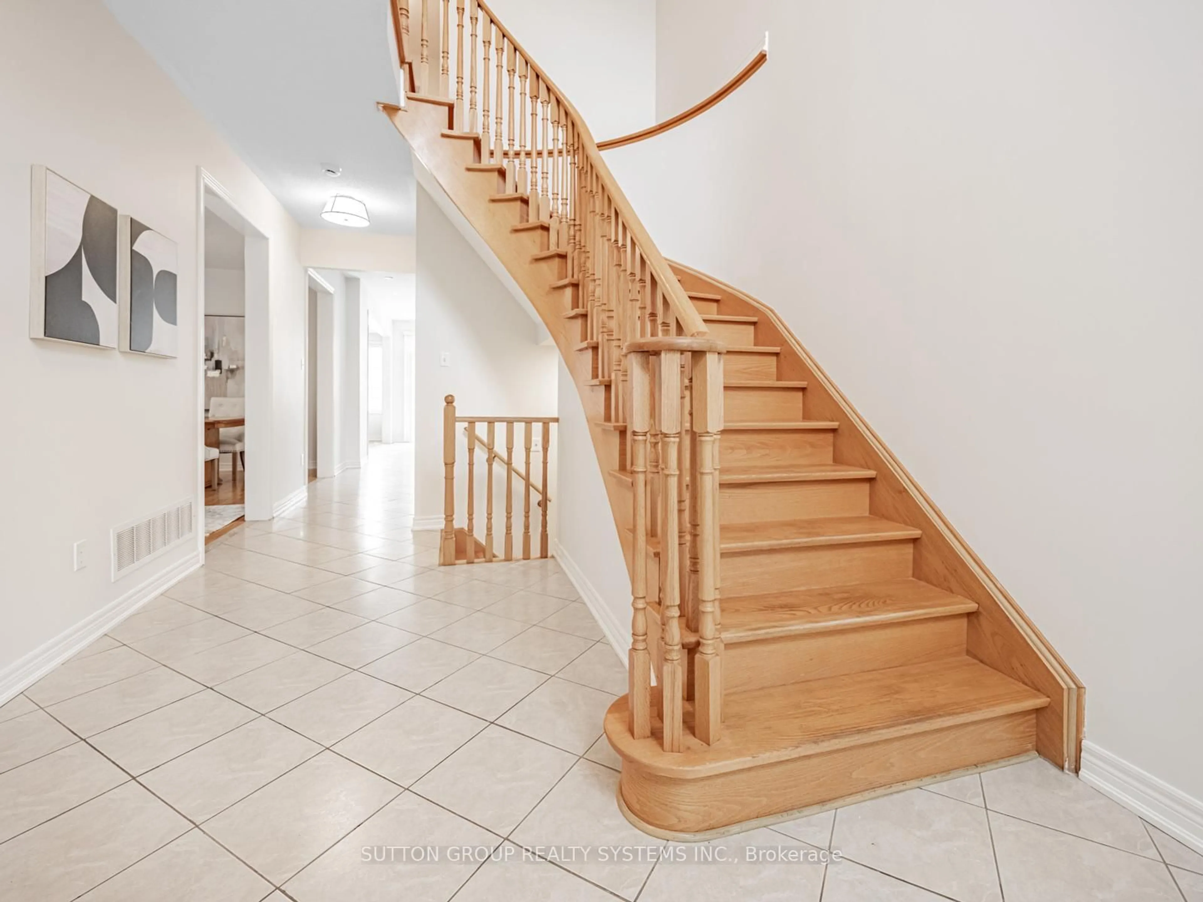 Stairs for 5158 Churchill Meadows Blvd, Mississauga Ontario L5M 8B7