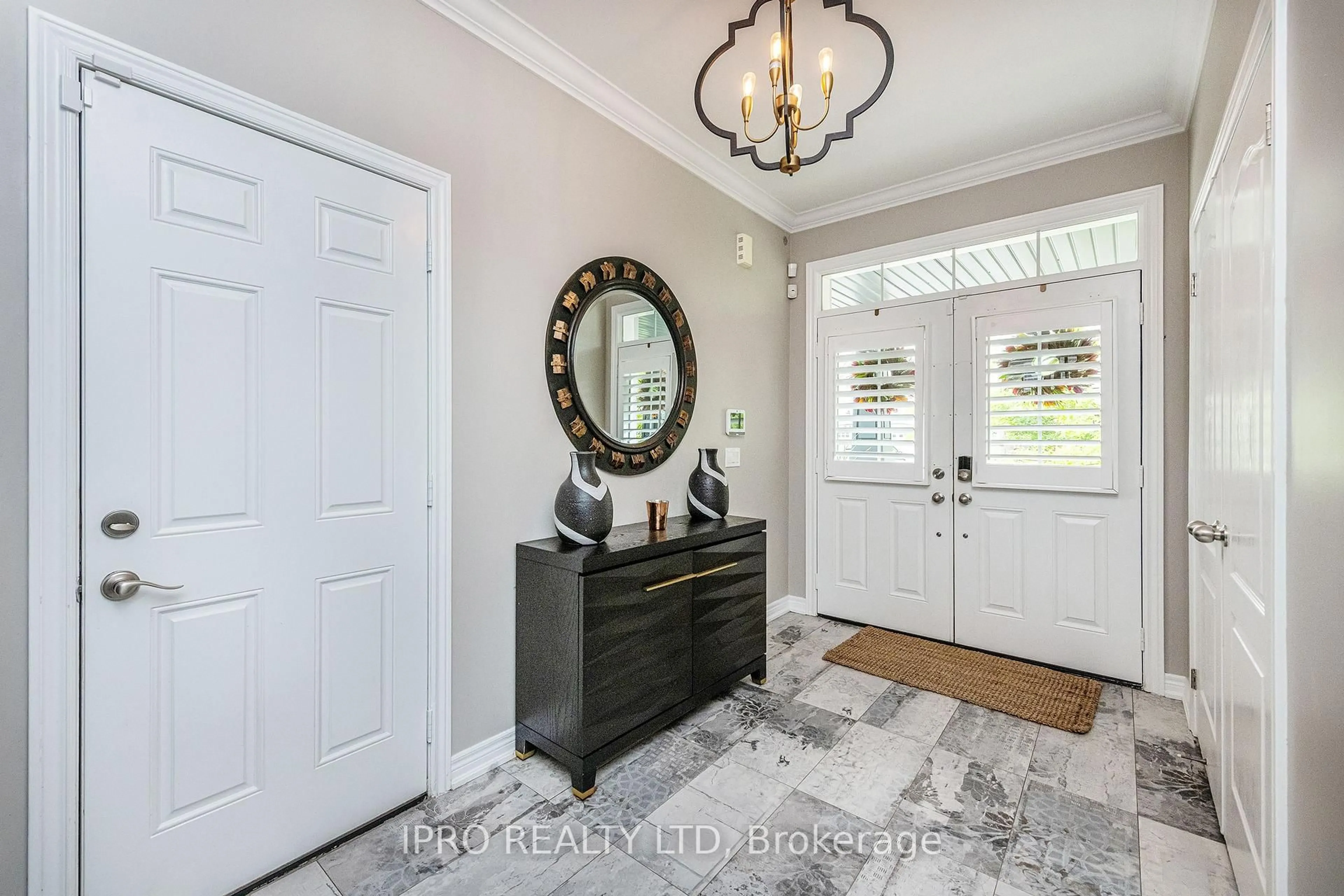 Indoor entryway for 17 McEchearn Cres, Caledon Ontario L7C 3R4