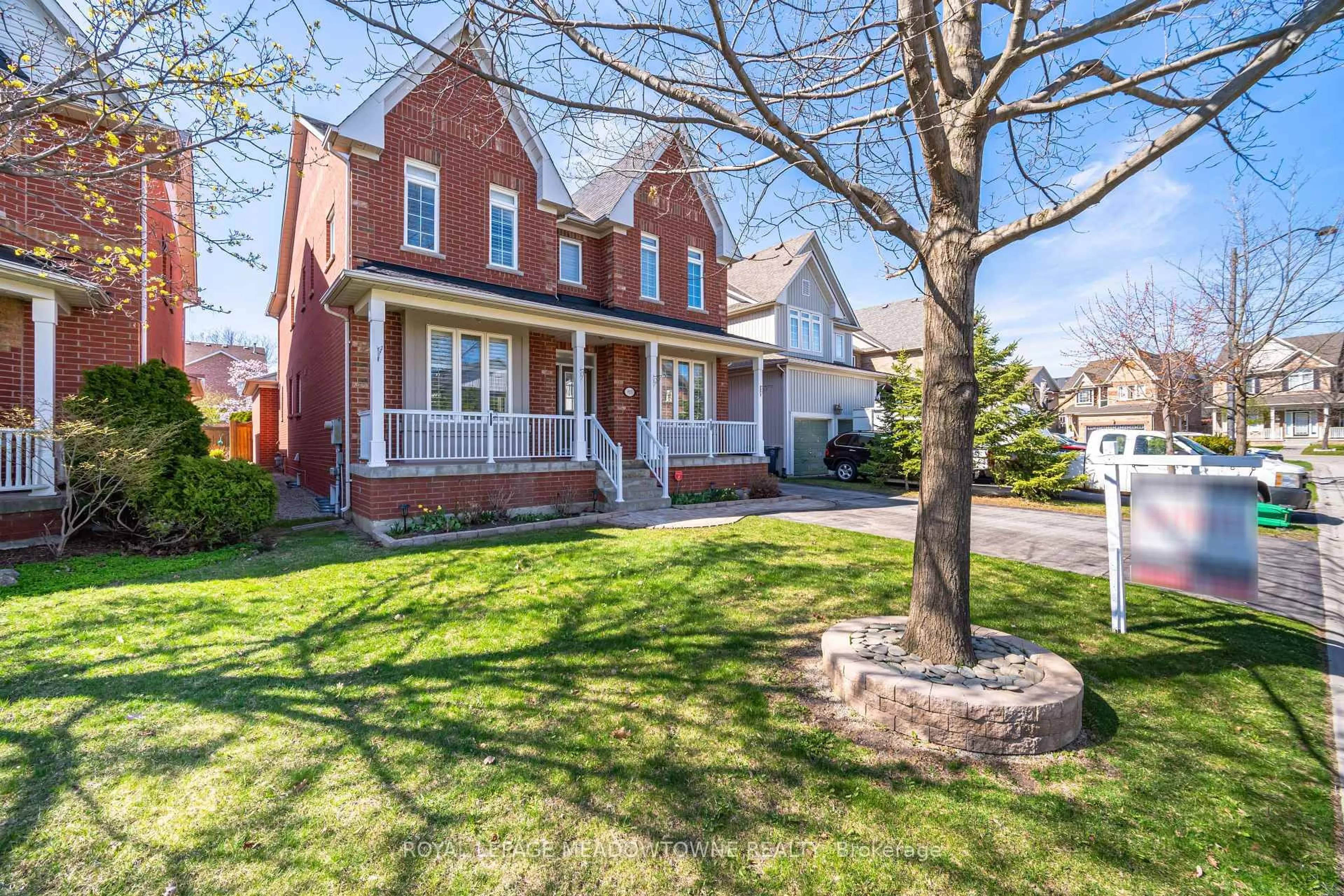 Home with brick exterior material, street for 915 Gaslight Way, Mississauga Ontario L5W 1A2