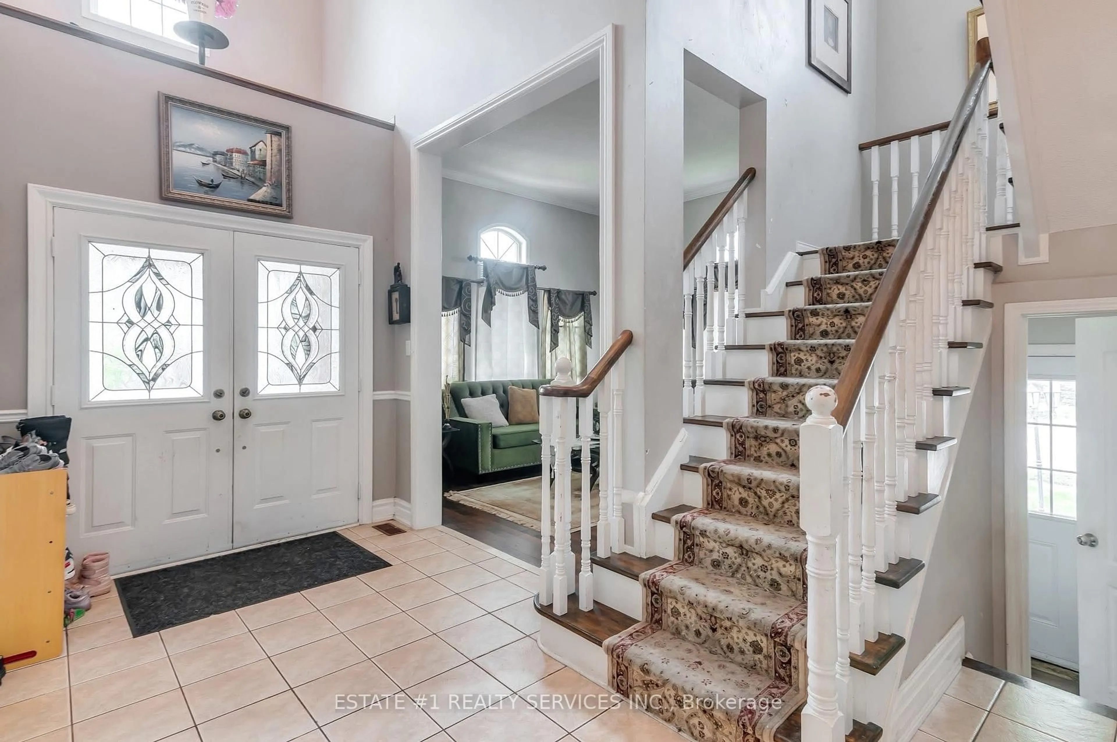 Indoor foyer for 1 Harthill Crt, Brampton Ontario L7A 2N9