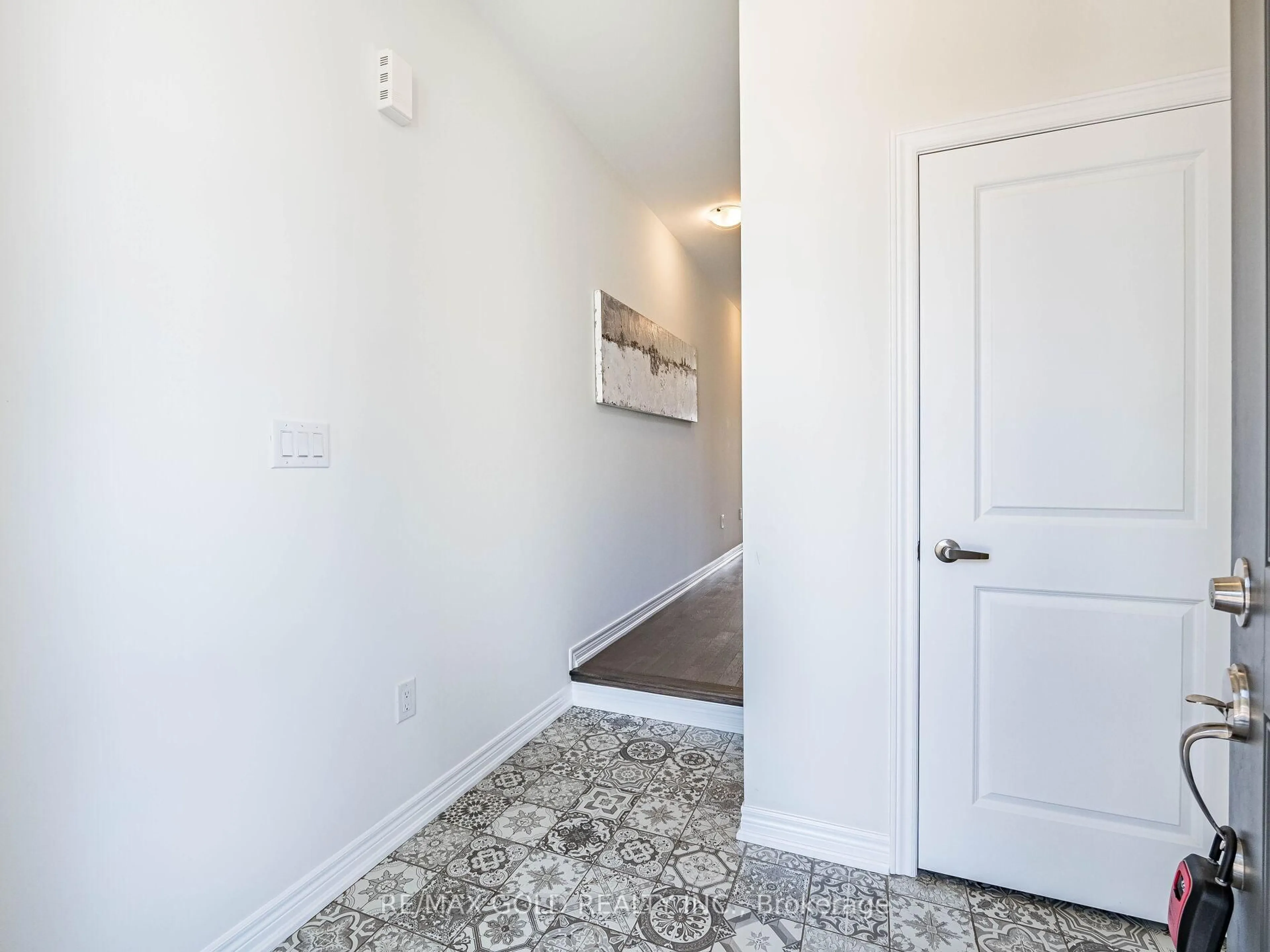 Indoor entryway for 8 Clunburry Rd, Brampton Ontario L7A 5B4