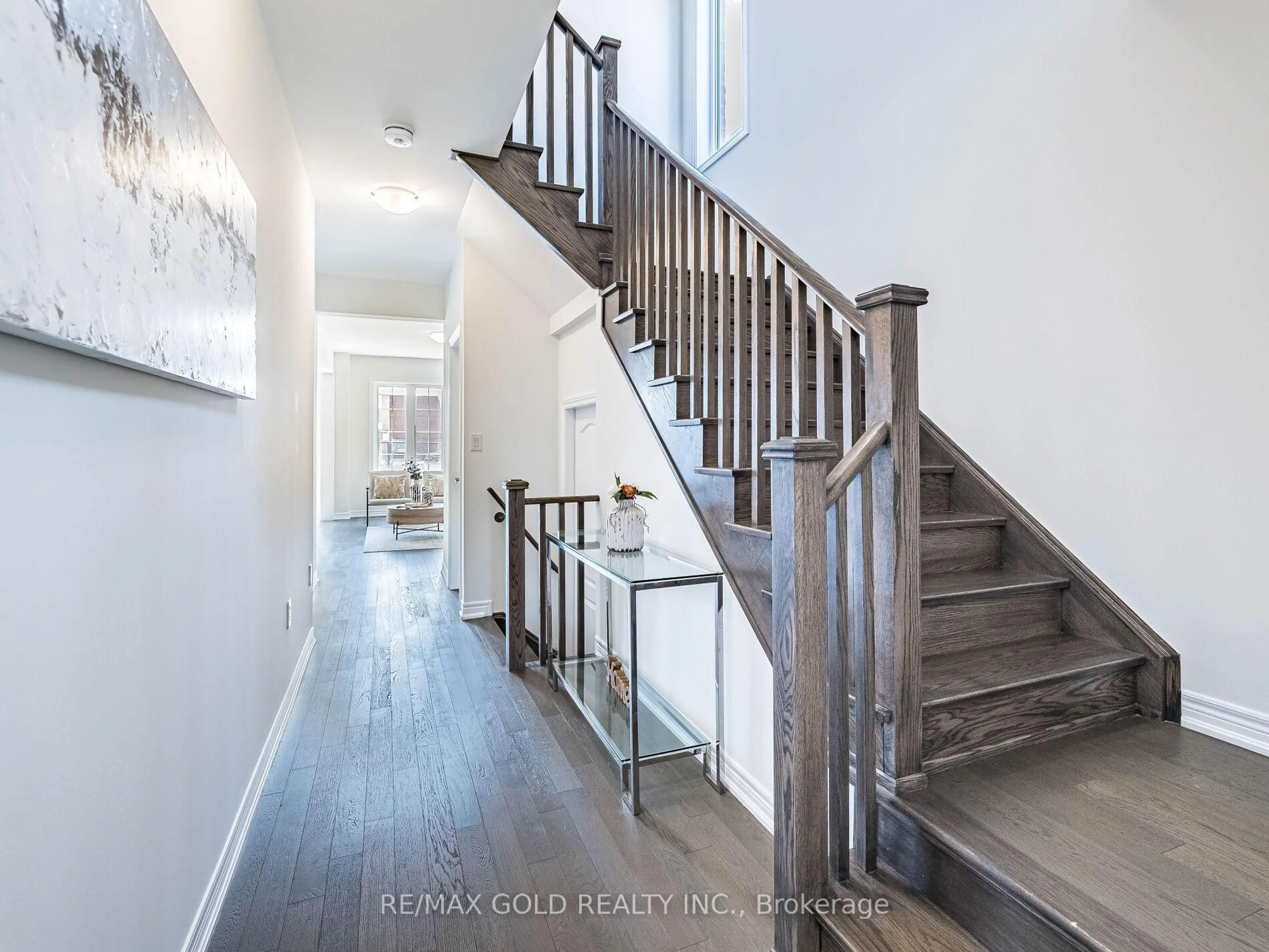 Indoor entryway for 8 Clunburry Rd, Brampton Ontario L7A 5B4