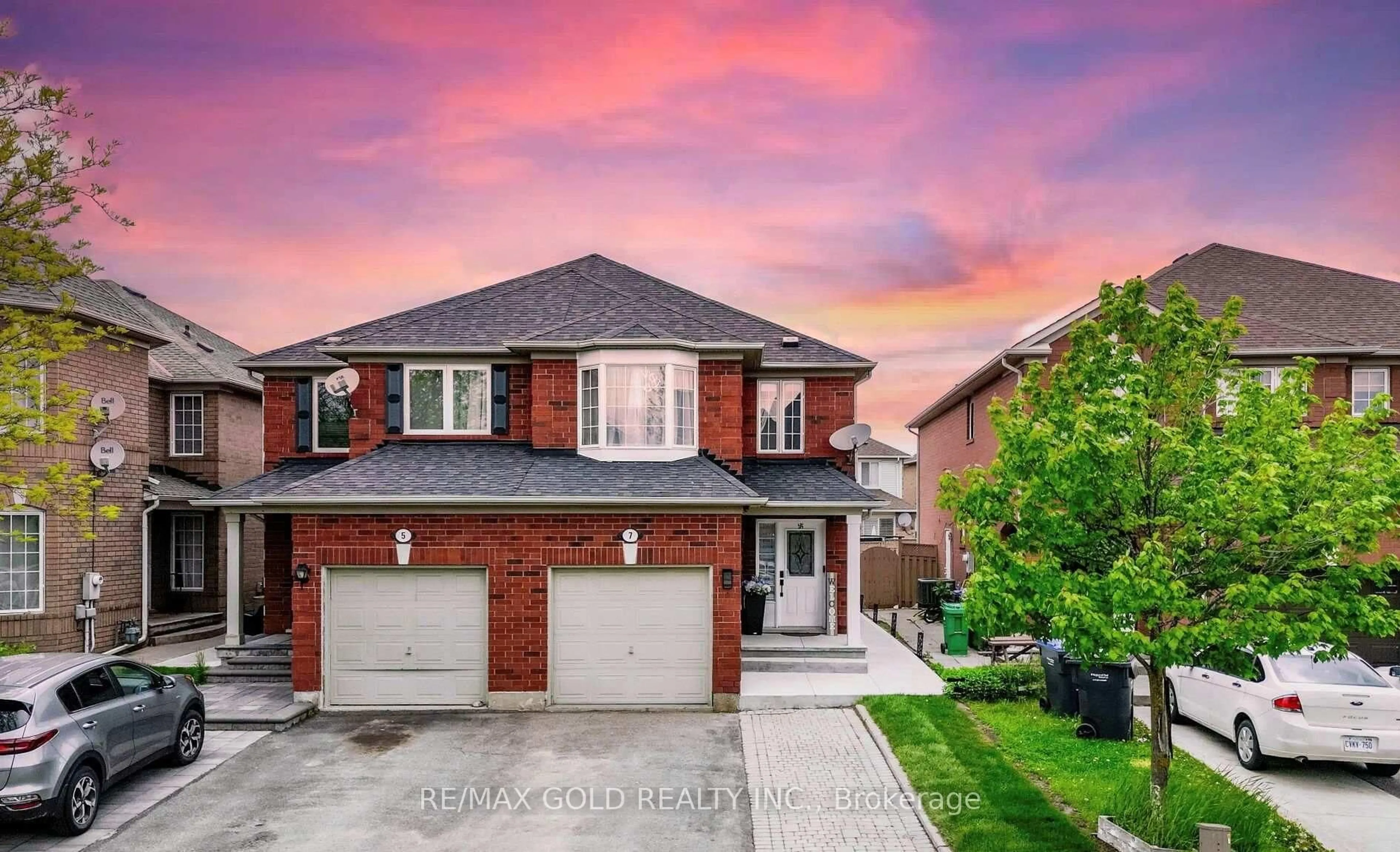 Home with brick exterior material, street for 7 Dunlop Crt, Brampton Ontario L6X 4Z8