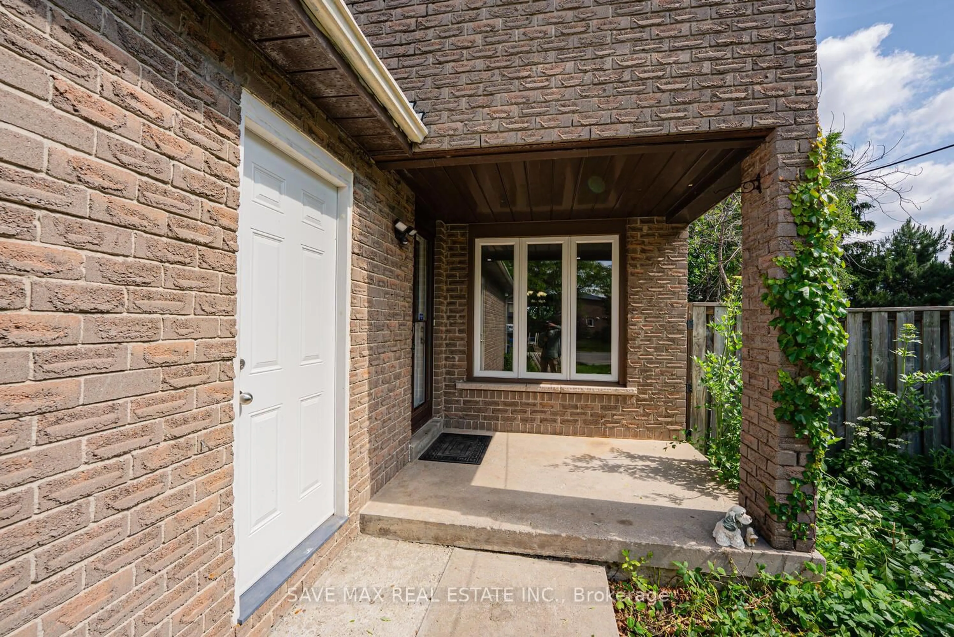 Home with brick exterior material, street for 6983 Hickling Cres, Mississauga Ontario L5N 5A7