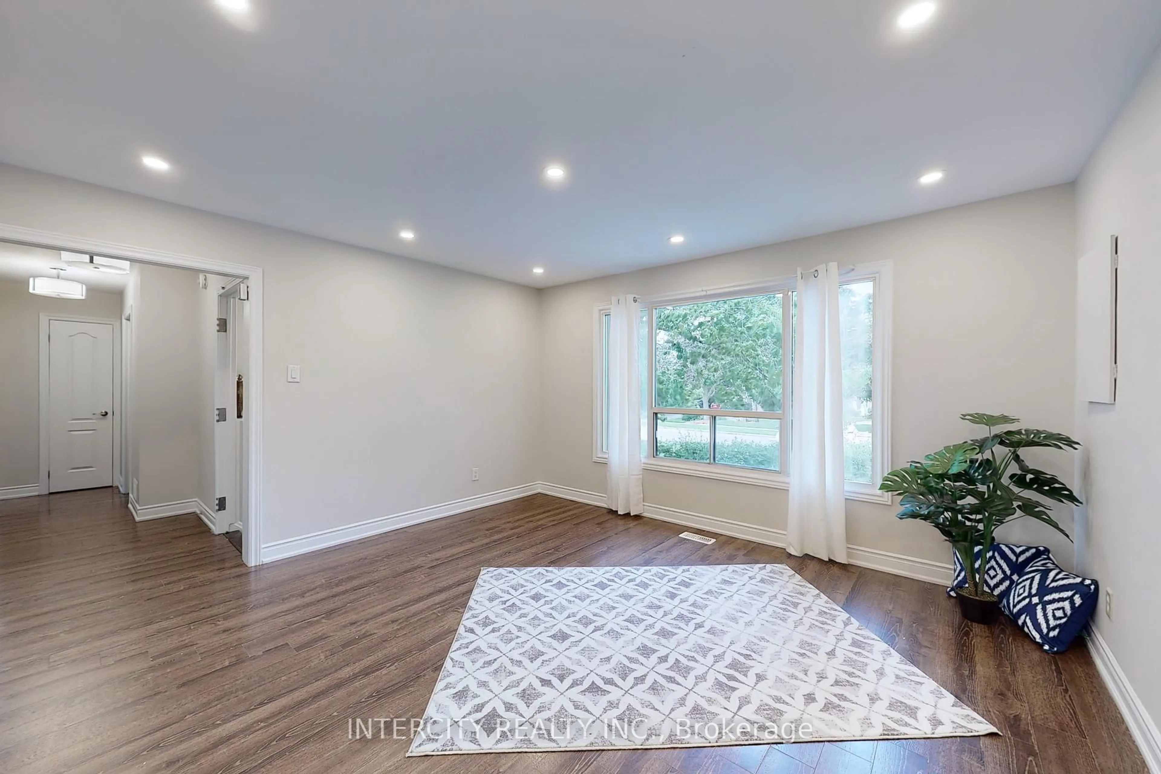 A pic of a room for 122 Rutherford Rd, Brampton Ontario L6V 2J5