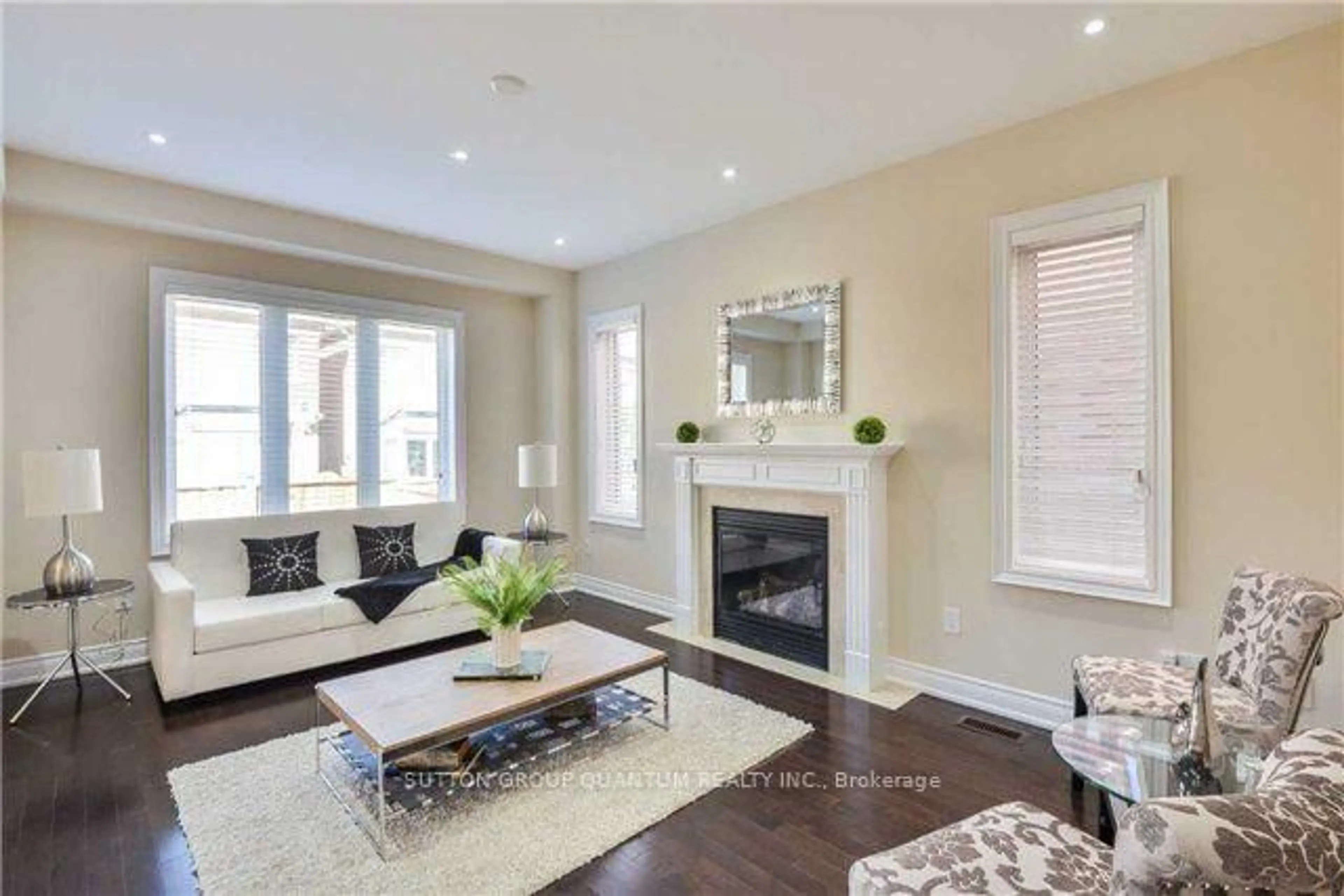 Living room with furniture, wood/laminate floor for 5497 Oscar Peterson Blvd, Mississauga Ontario L5M 0V9