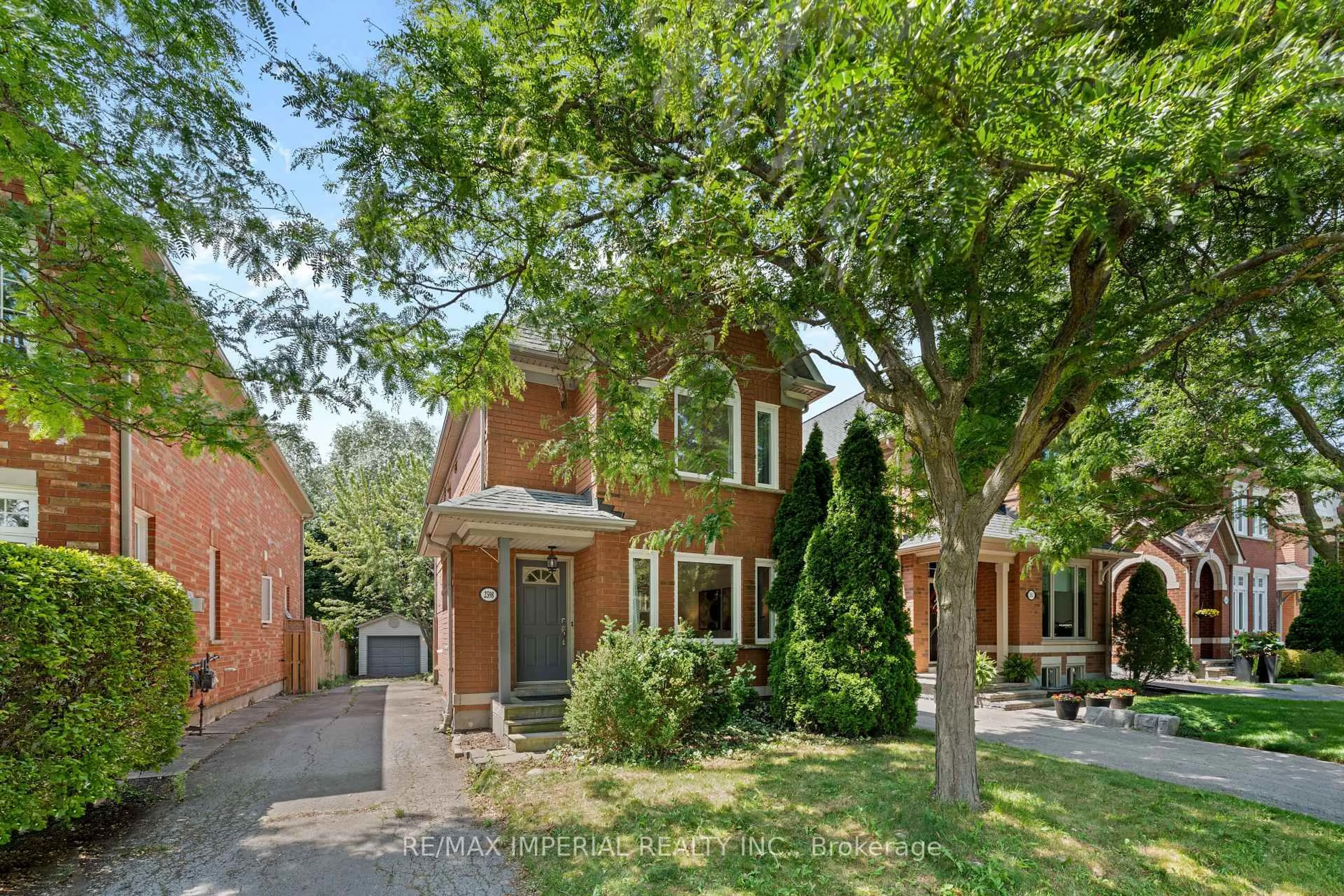 Home with brick exterior material, street for 2598 Ironwood Cres, Oakville Ontario L6H 6L9