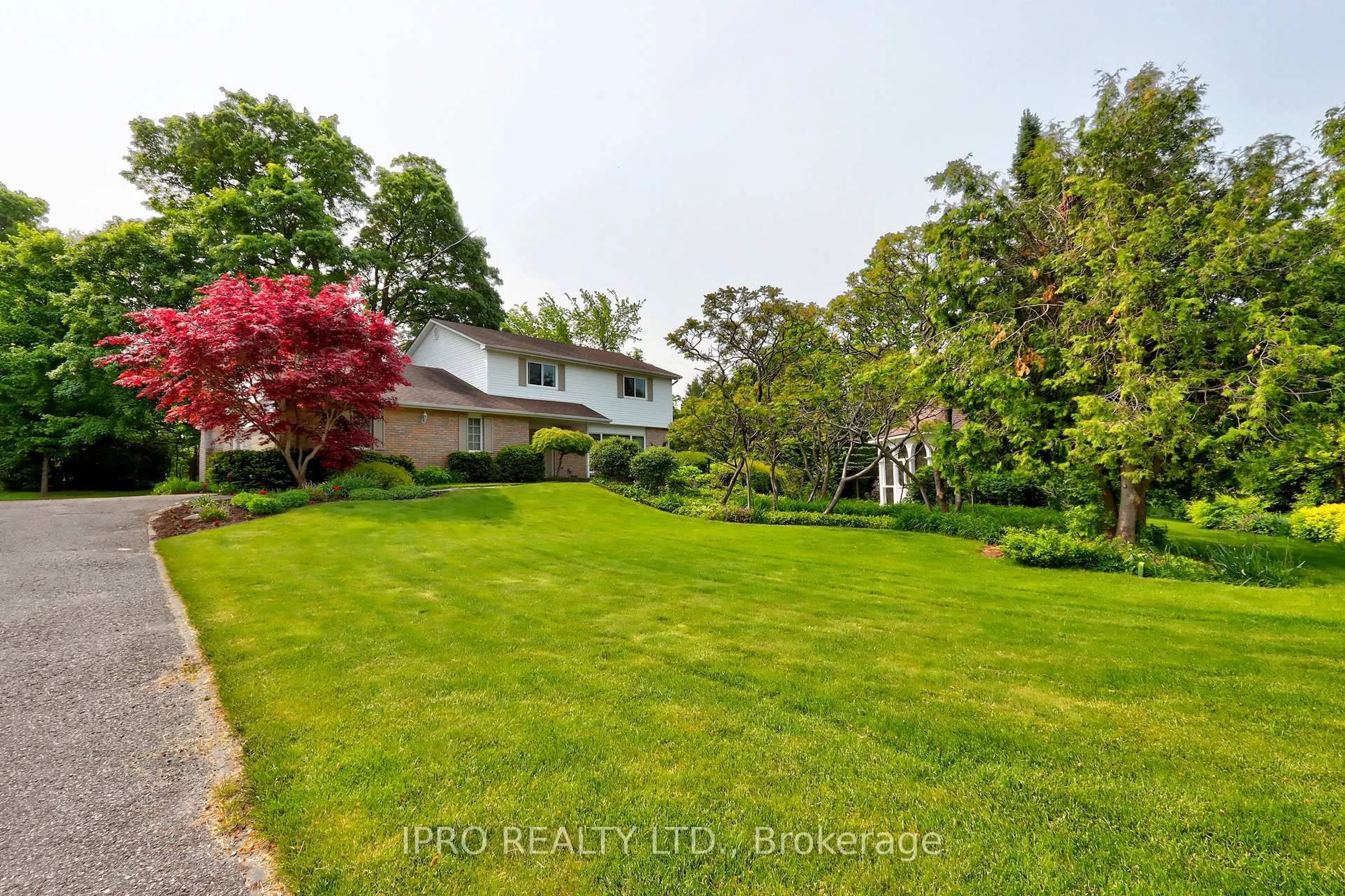 A pic from outside/outdoor area/front of a property/back of a property/a pic from drone, unknown for 12826 Silvercreek Dr, Halton Hills Ontario L7G 4S4